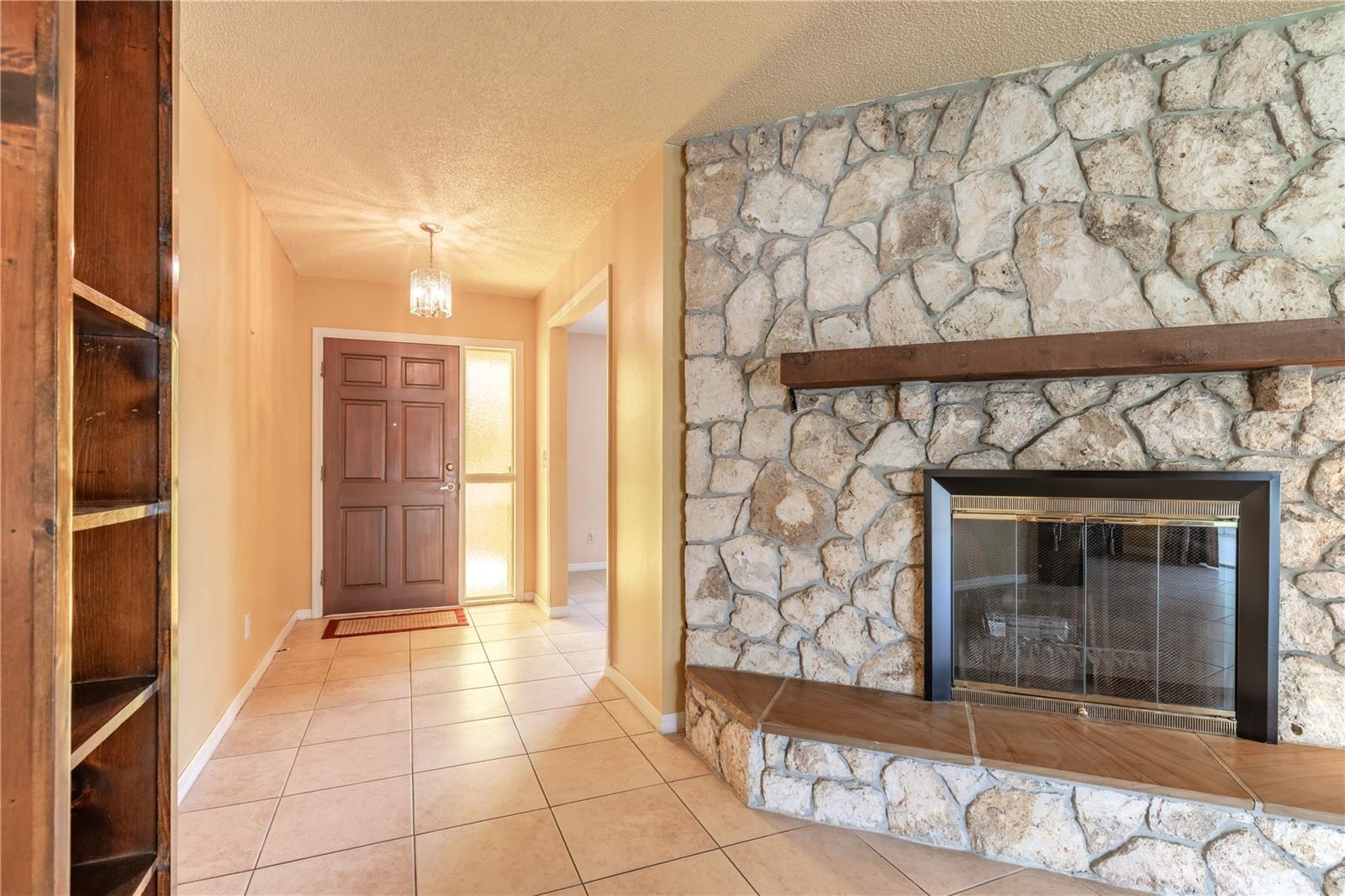 834 SWEETBRIER DR — photo 6