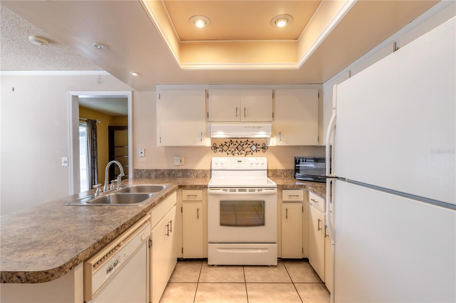 834 SWEETBRIER DR — photo 10