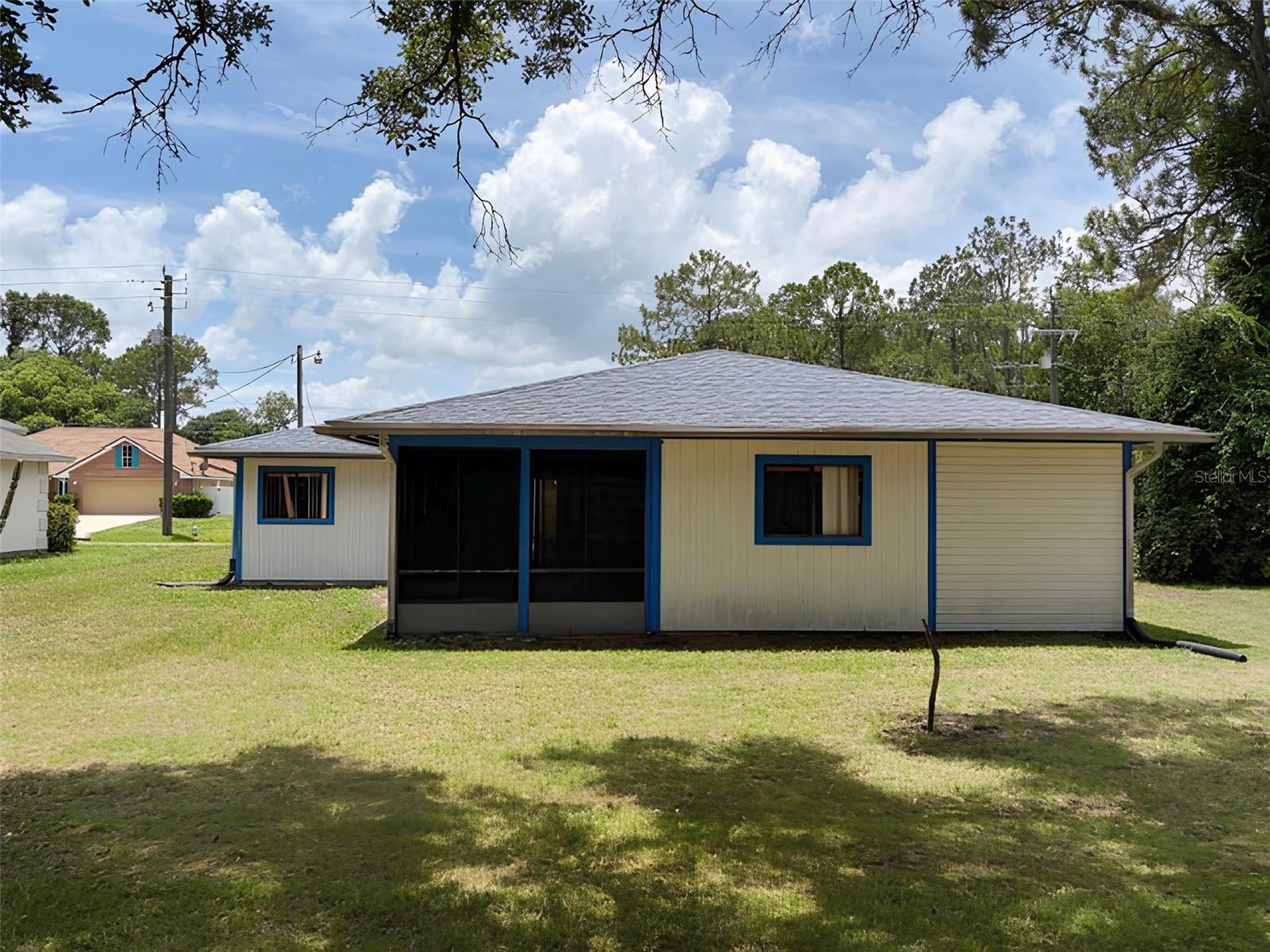 20 WOODBURY DR — photo 3