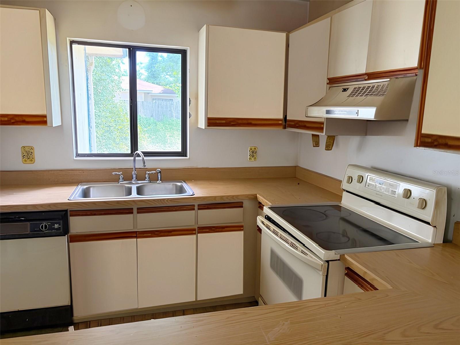 20 WOODBURY DR — photo 8