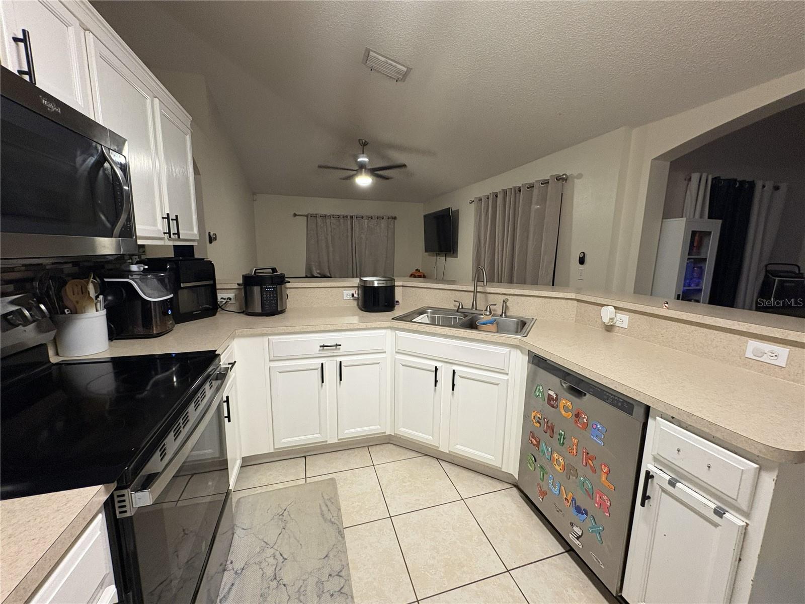 2691 INDIA BLVD — photo 3