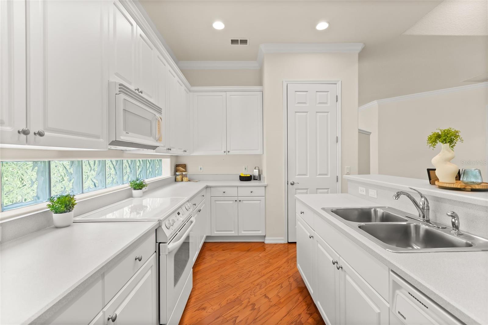 388 SOTHEBY WAY — photo 4