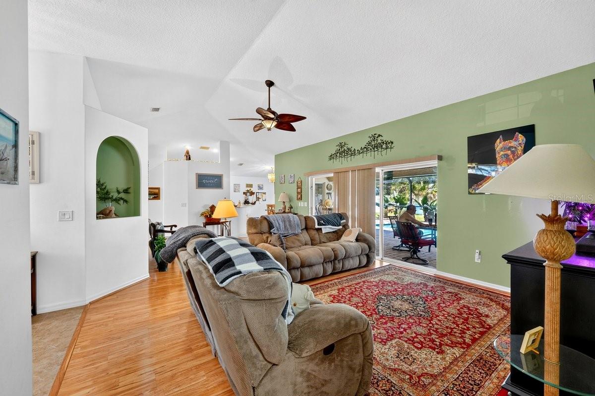 15 PINE CEDAR DR — photo 3