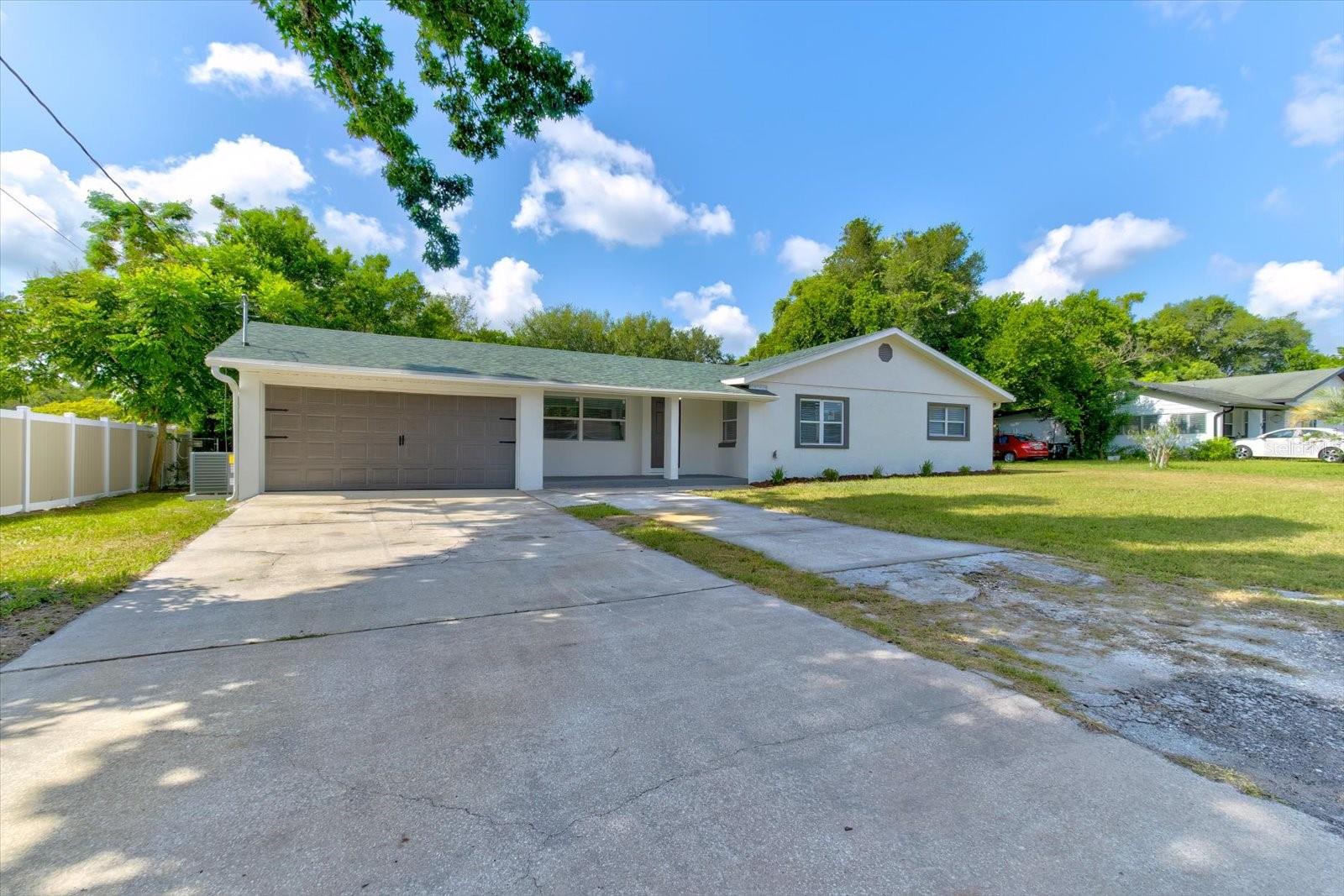 47 DAHLIA DR — photo 2