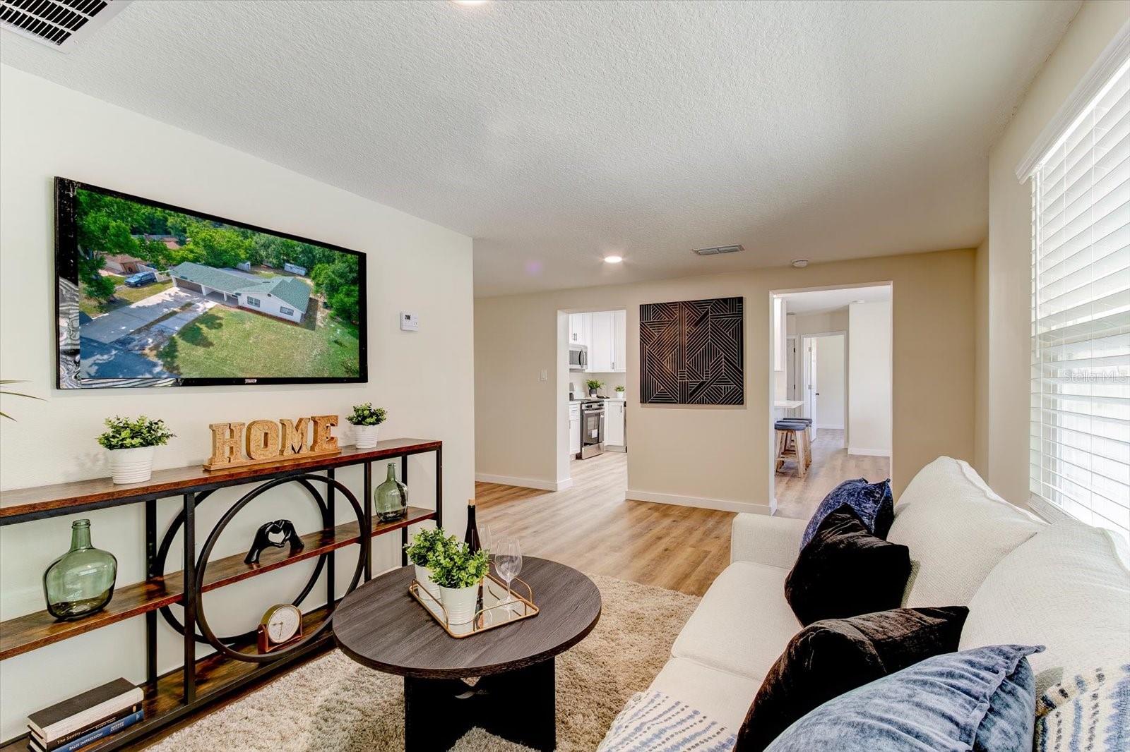 47 DAHLIA DR — photo 12