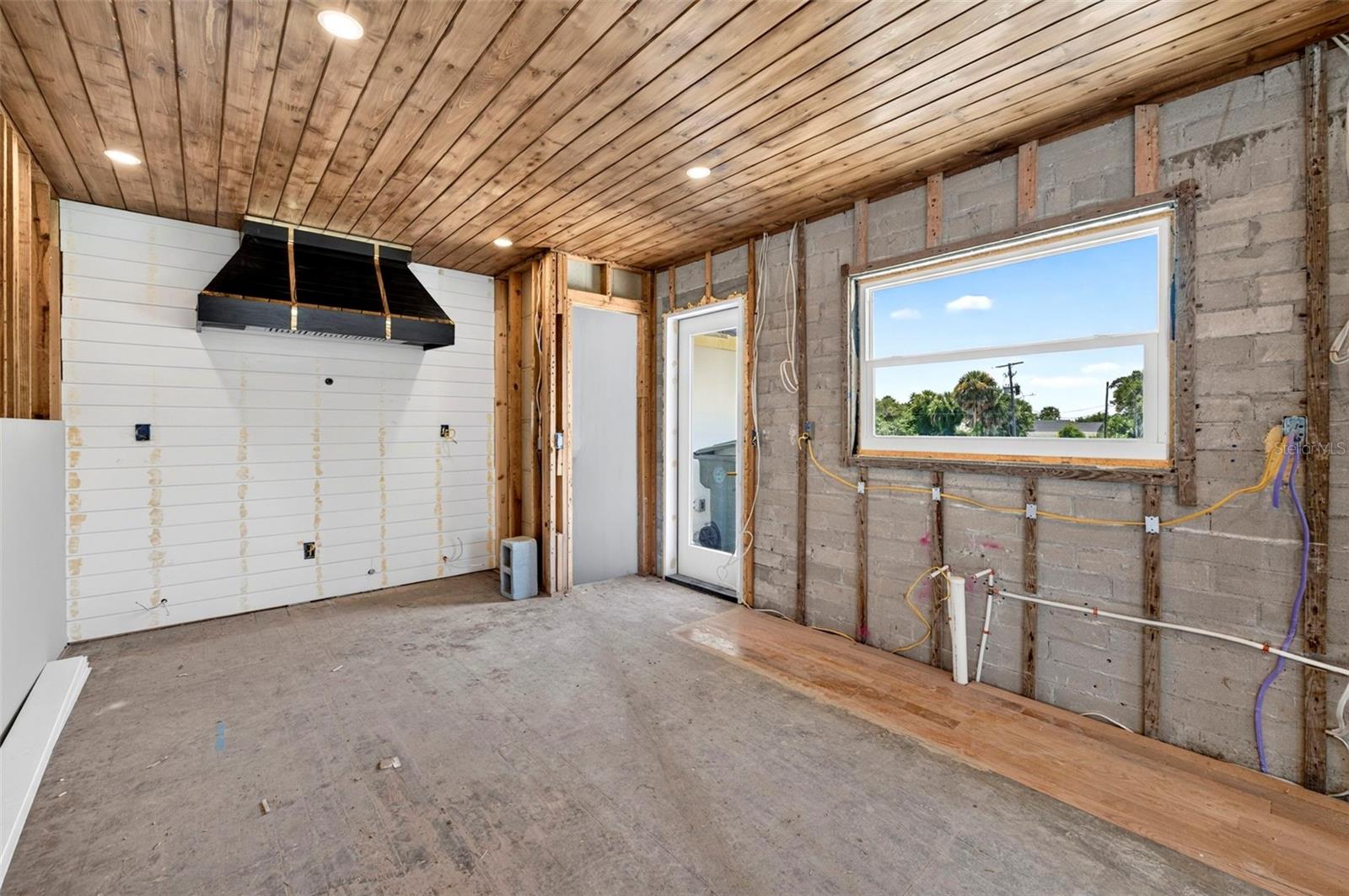 2314 S PENINSULA DR — photo 3