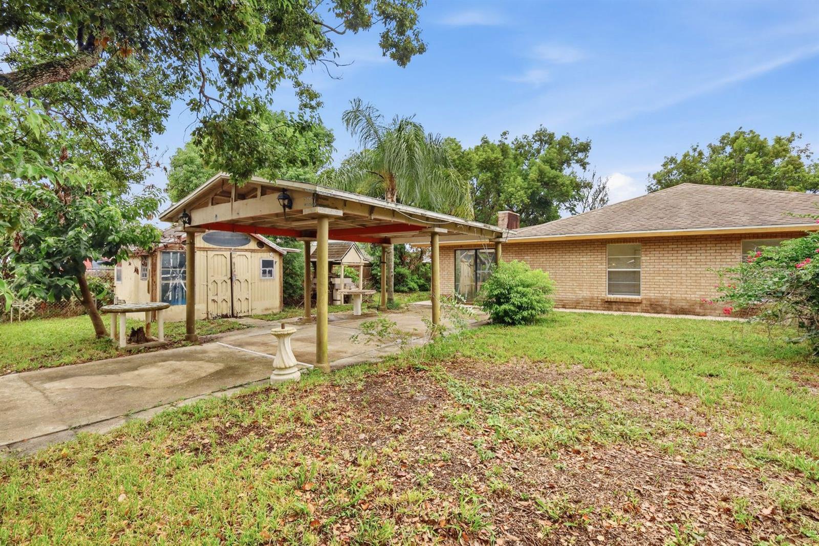 1098 E DE CARLO DR — photo 6