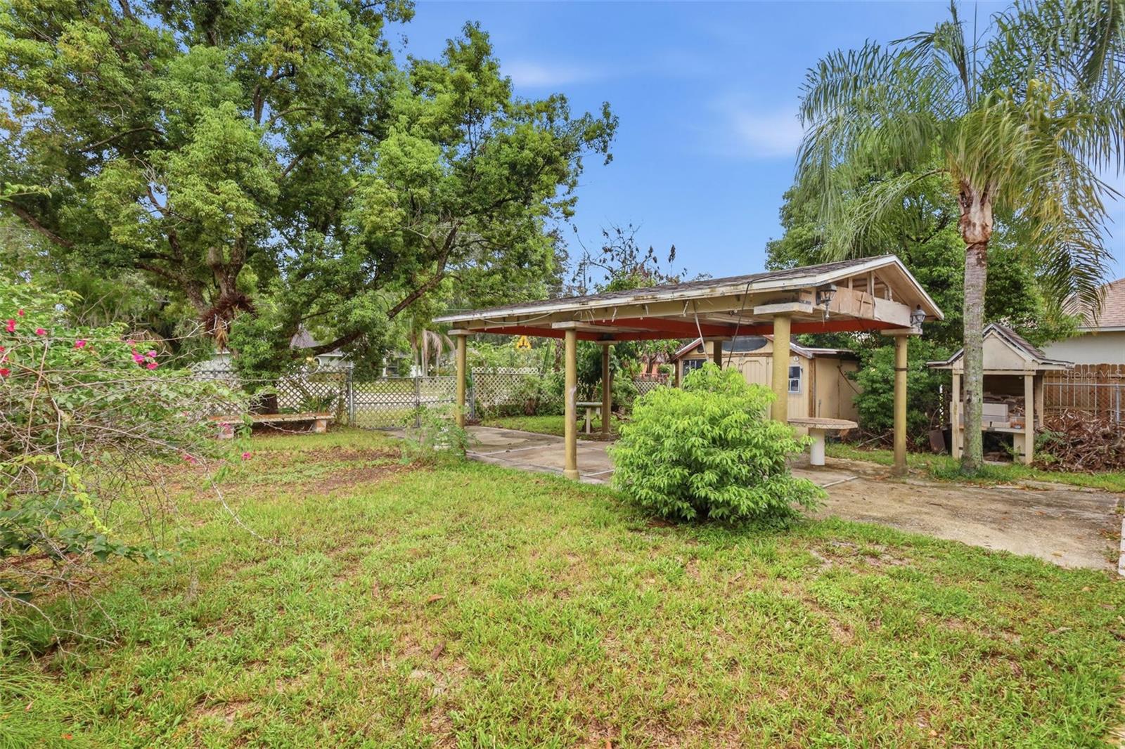 1098 E DE CARLO DR — photo 7
