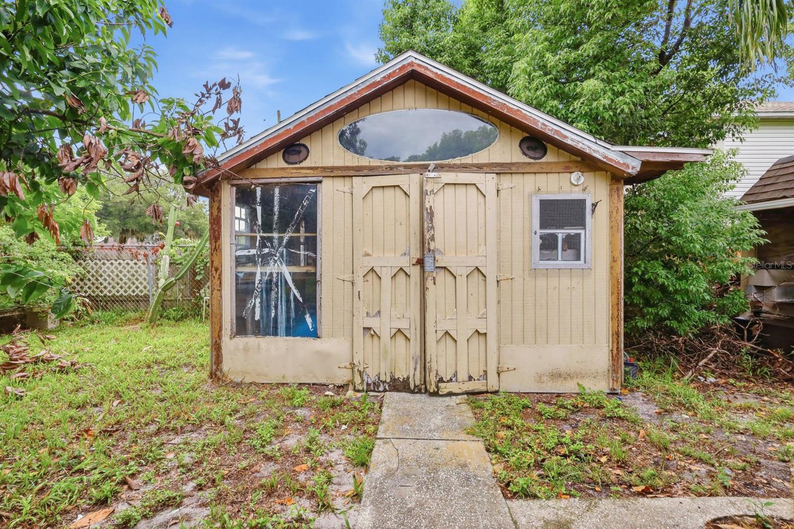1098 E DE CARLO DR — photo 9