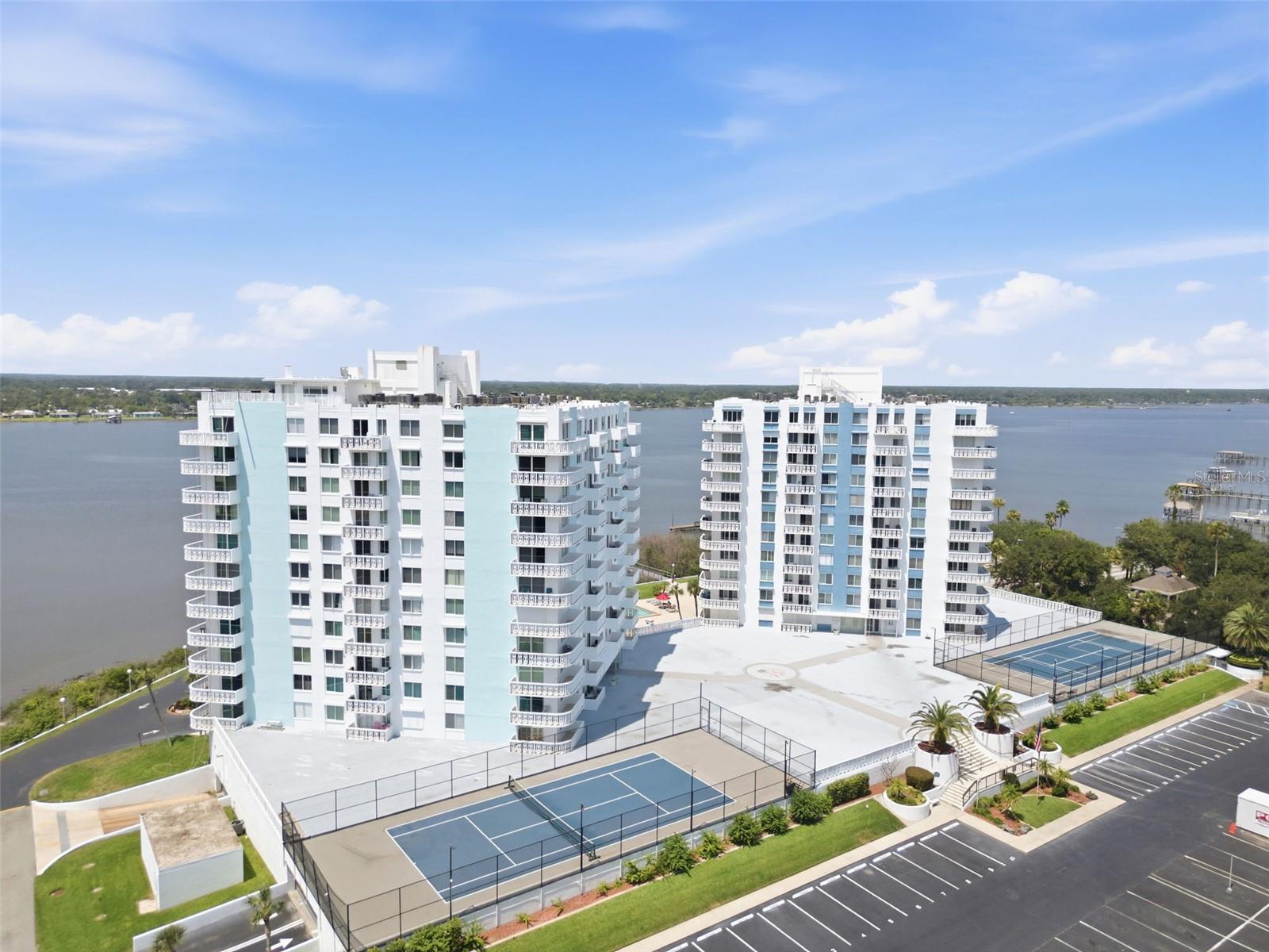 935 N HALIFAX AVE #604