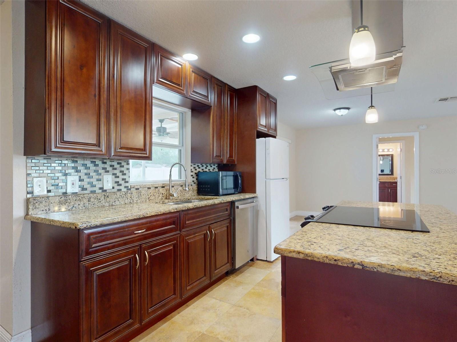 2125 E PARKTON DR — photo 3