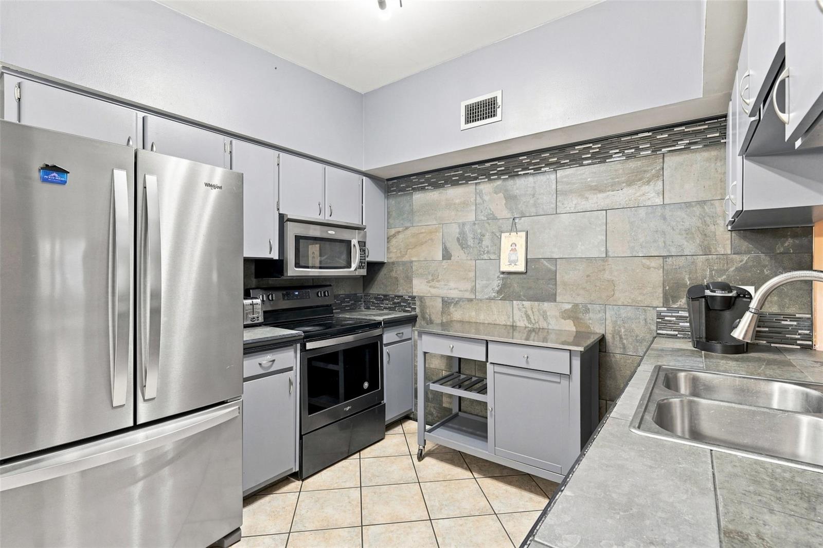 275 ABBOTT AVE — photo 5