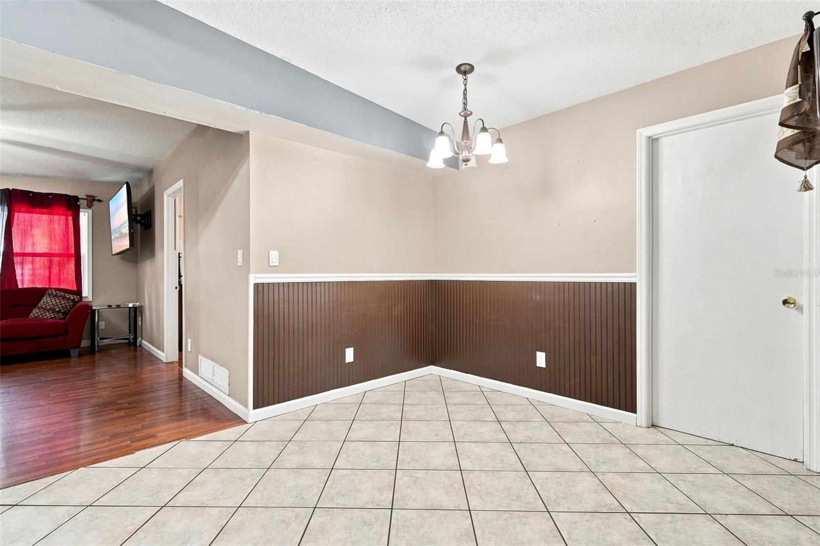 275 ABBOTT AVE — photo 8