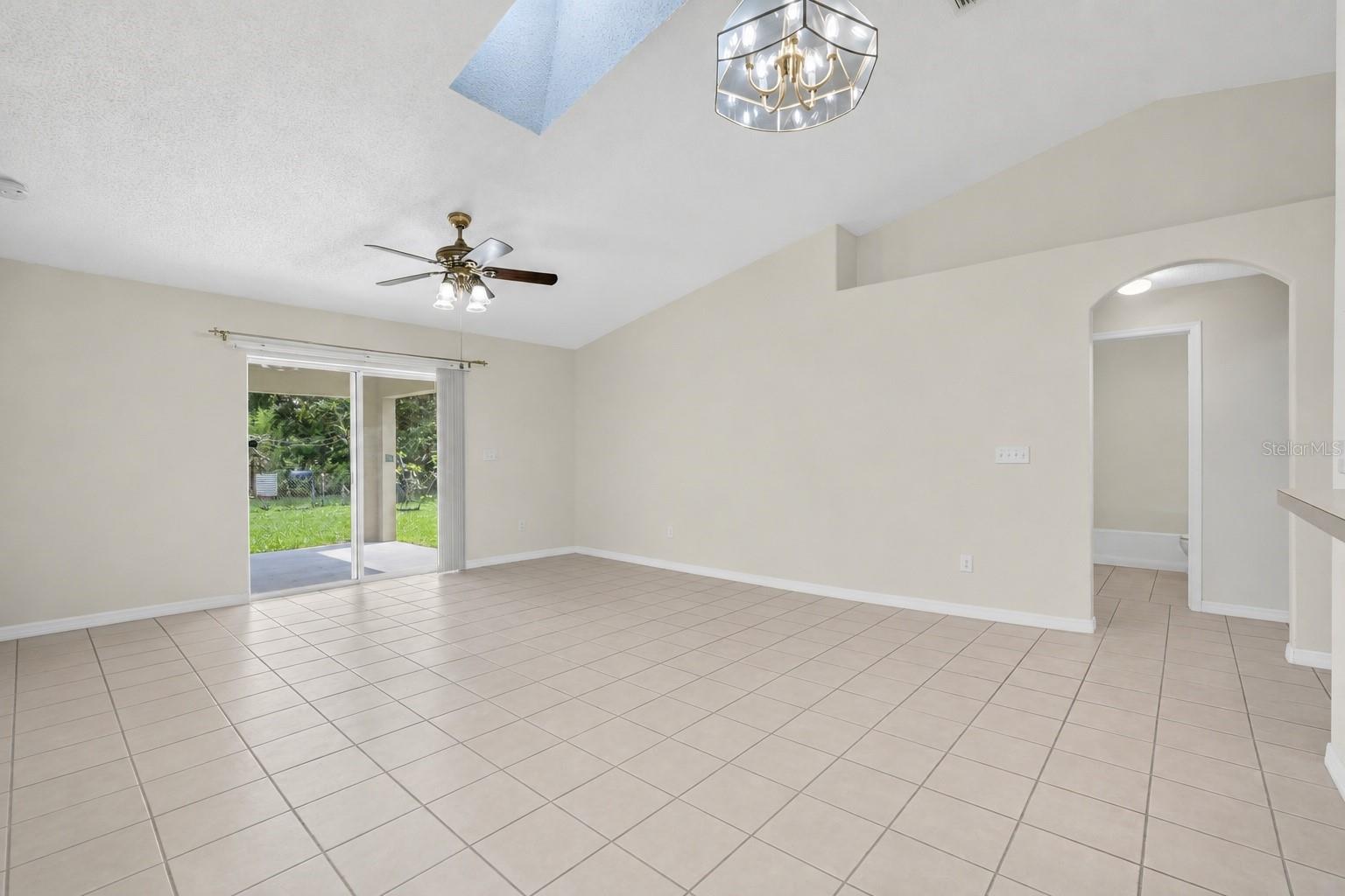 25 RYMSHAW DR — photo 5
