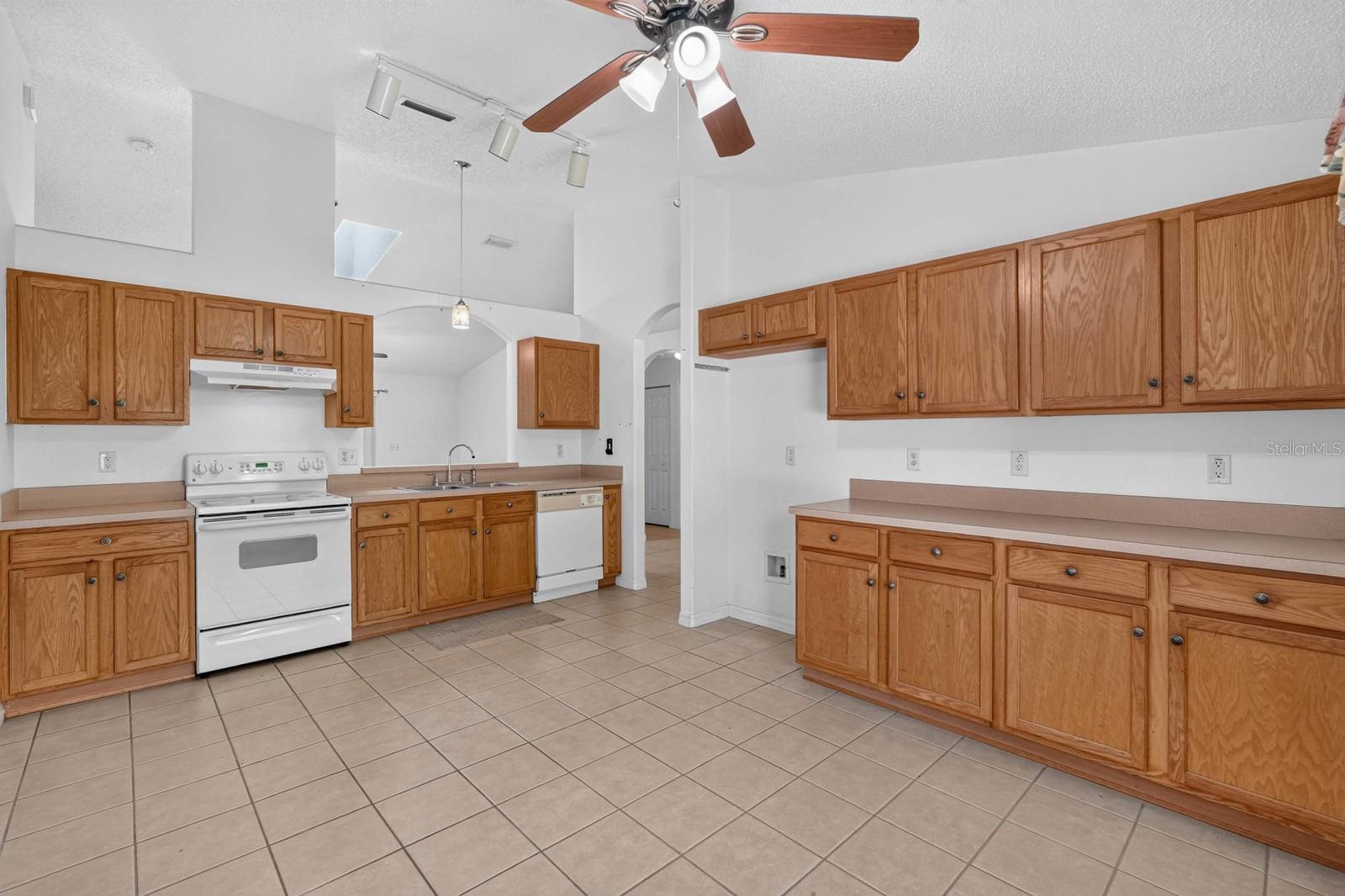 25 RYMSHAW DR — photo 9