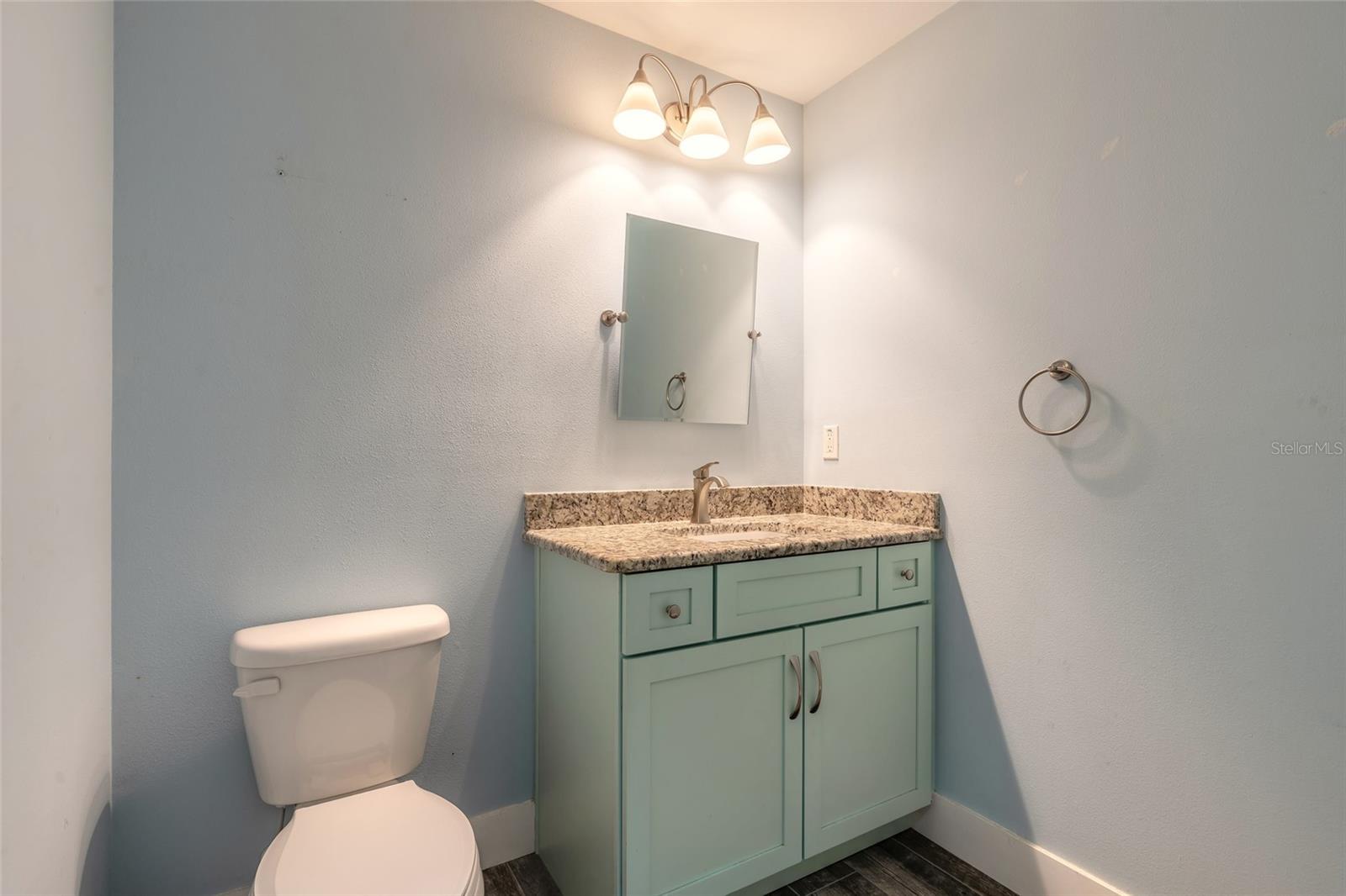 130 HERNANDEZ AVE — photo 12