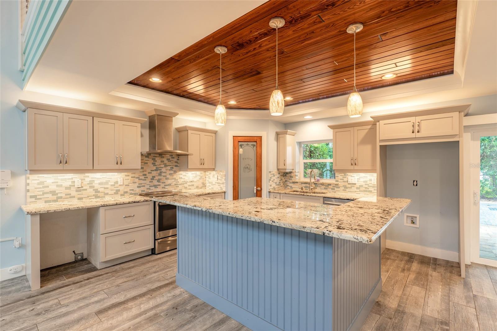130 HERNANDEZ AVE — photo 8