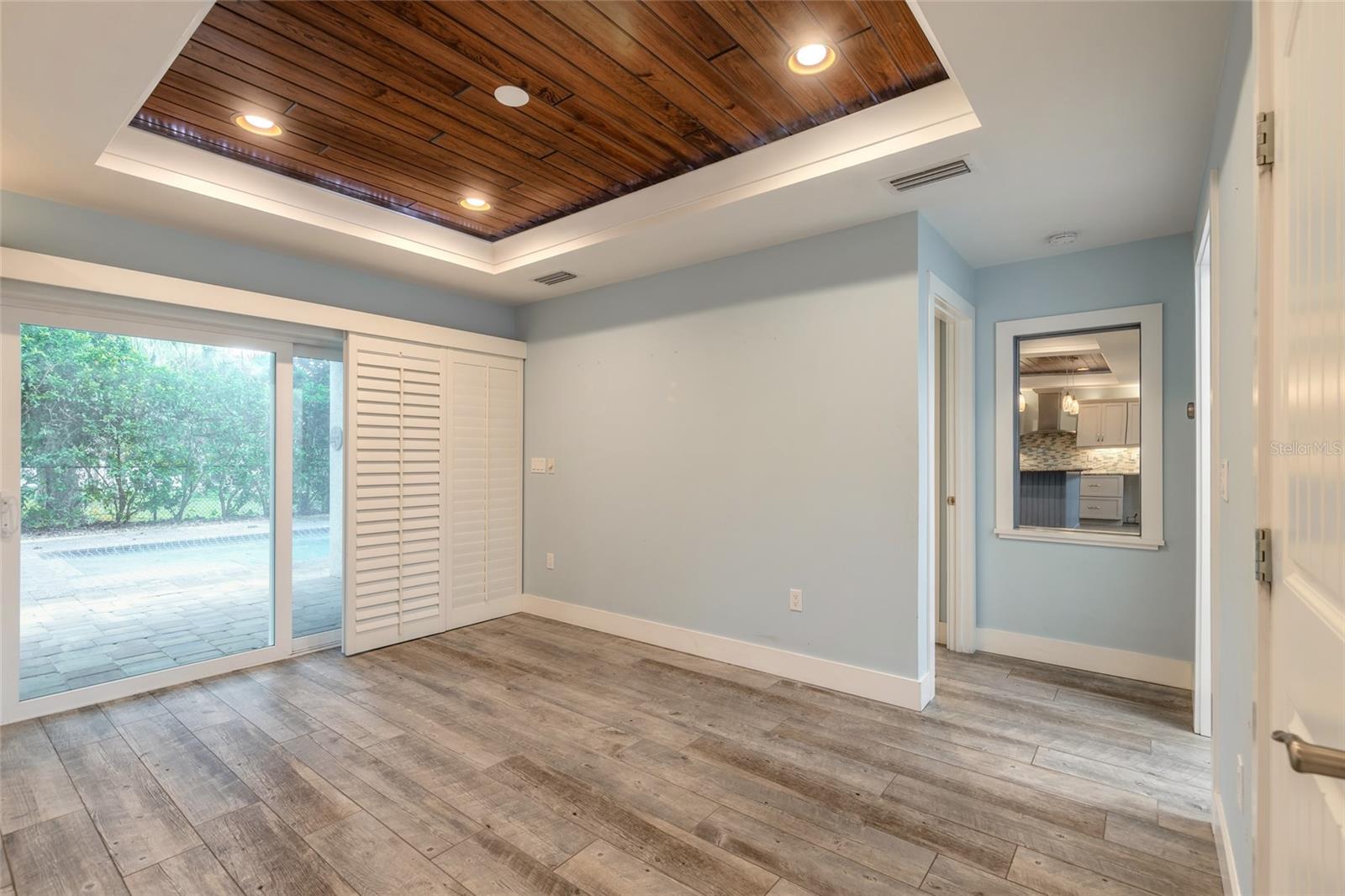 130 HERNANDEZ AVE — photo 10