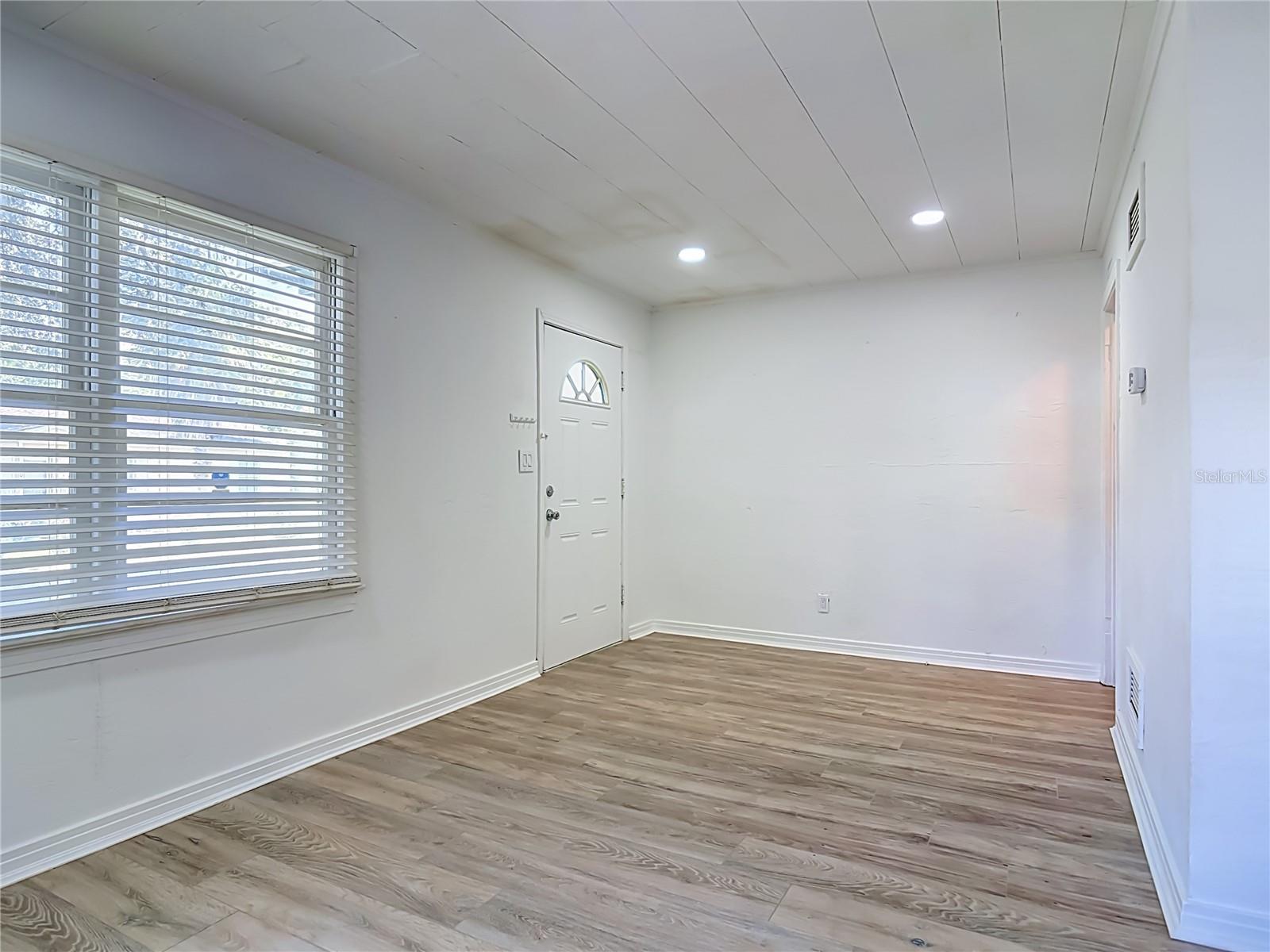 709 EDWARDS ST — photo 3