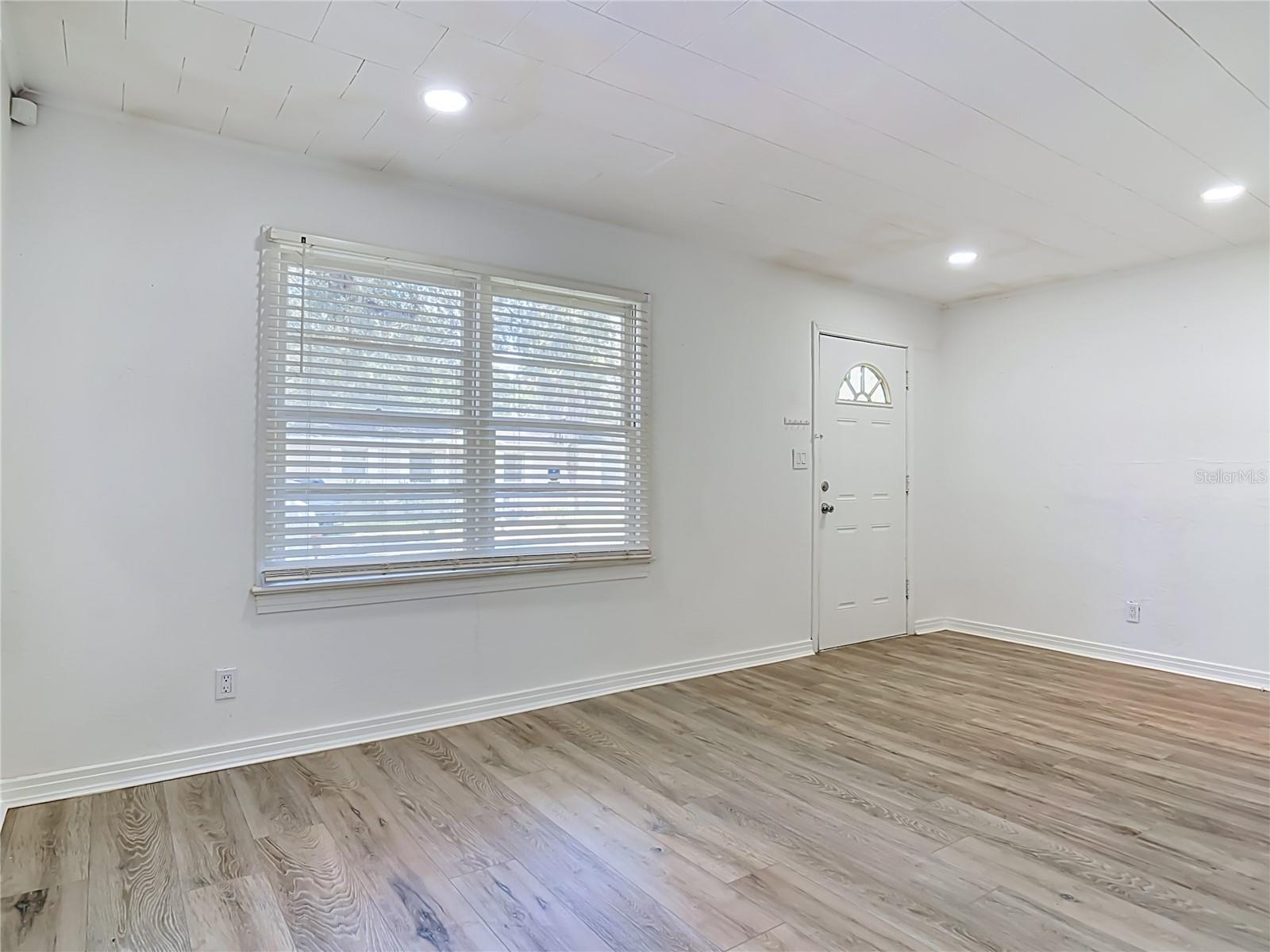 709 EDWARDS ST — photo 4