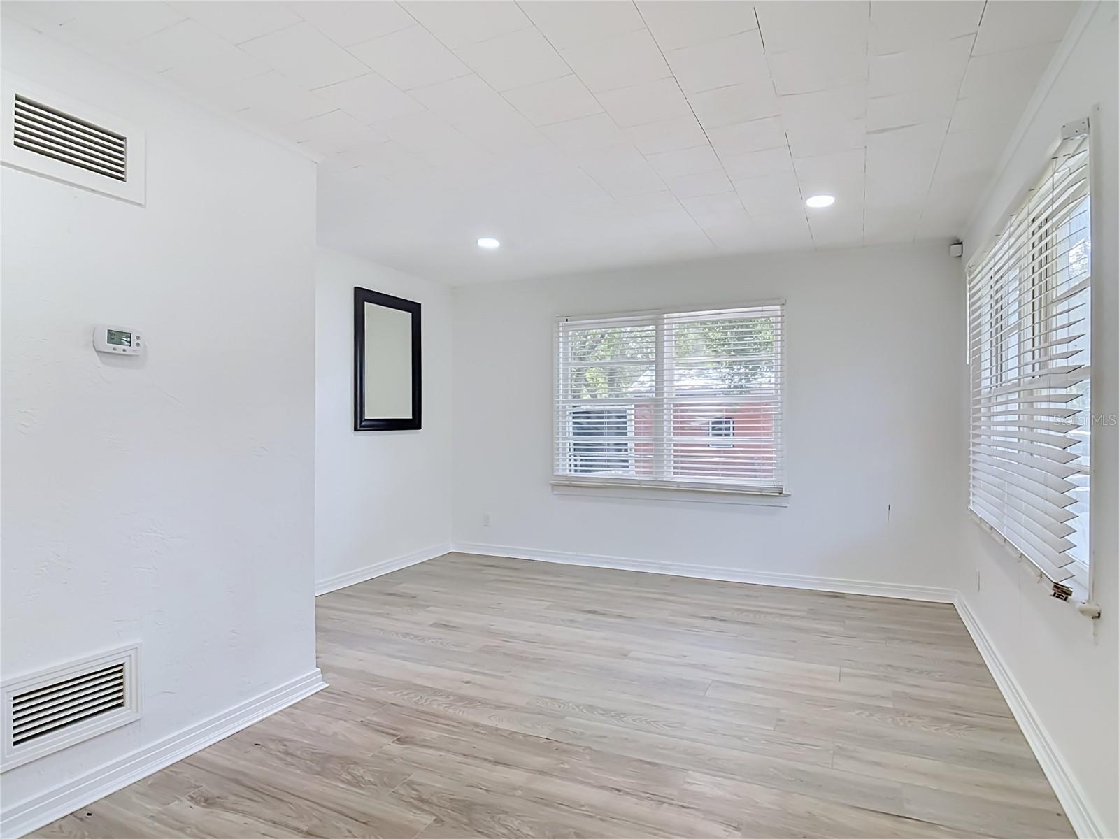 709 EDWARDS ST — photo 6