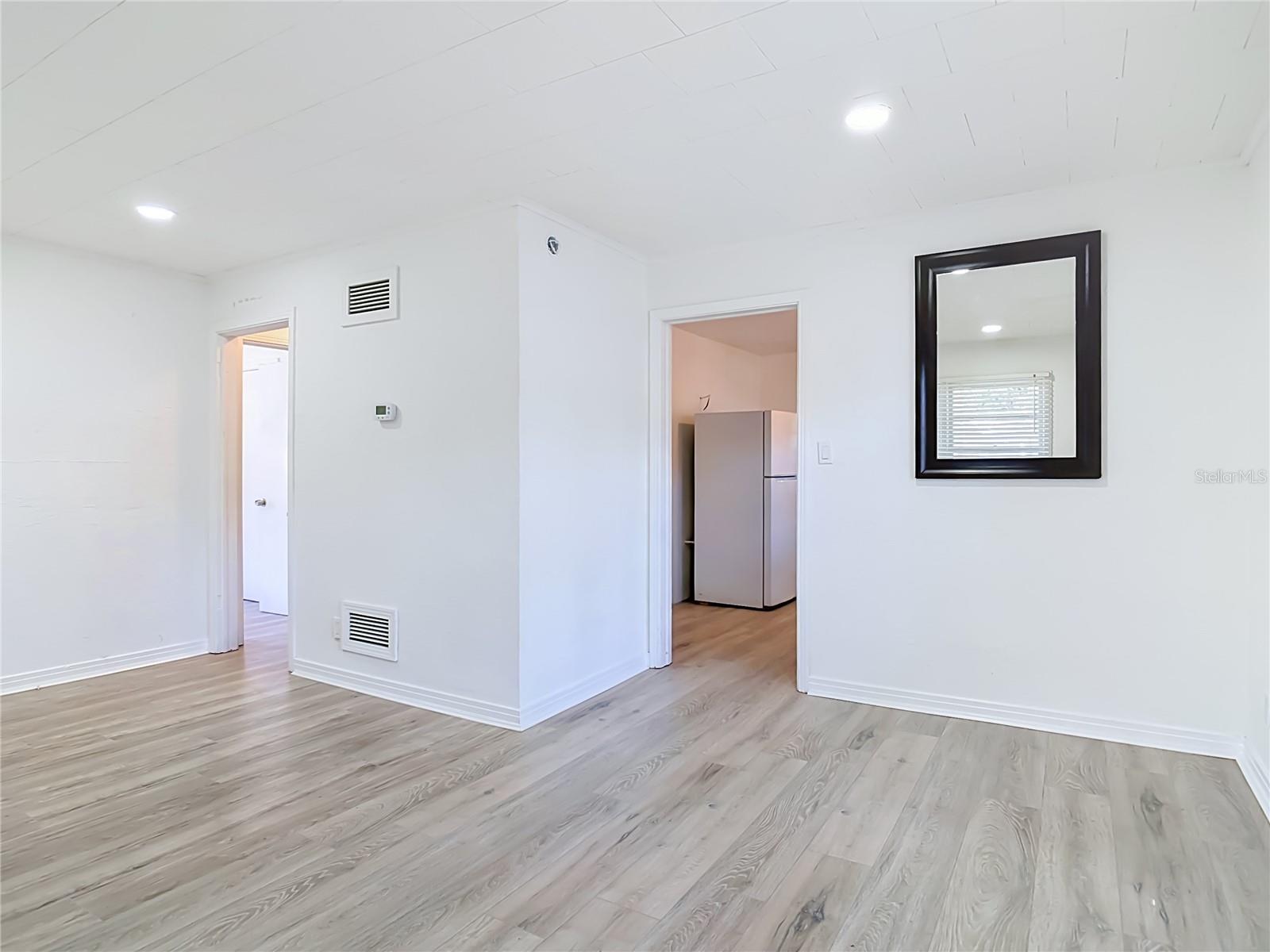 709 EDWARDS ST — photo 7