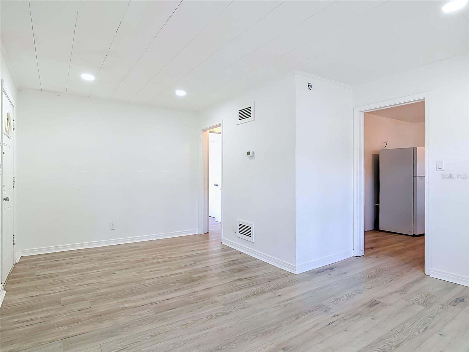 709 EDWARDS ST — photo 8