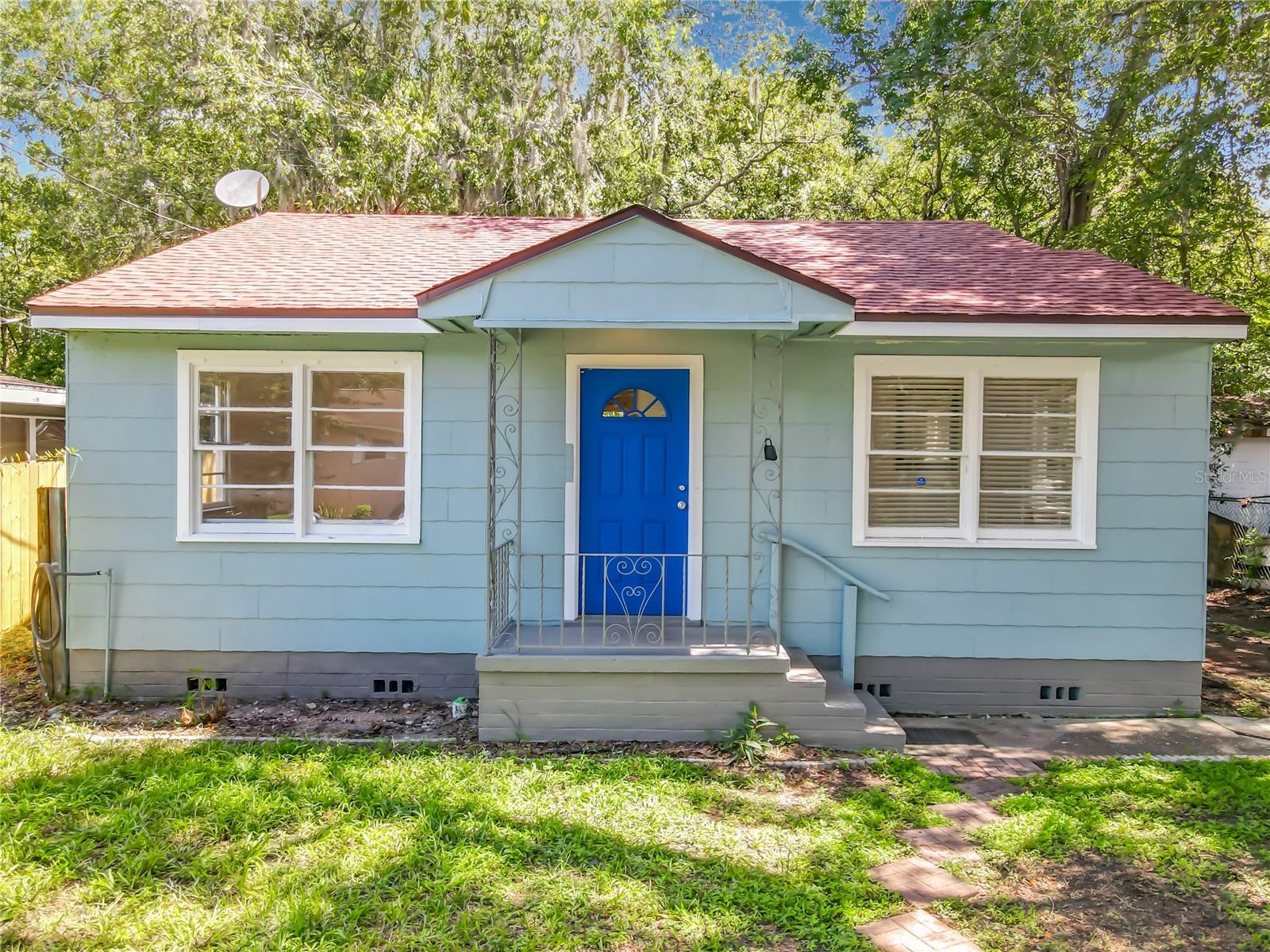 709 EDWARDS ST