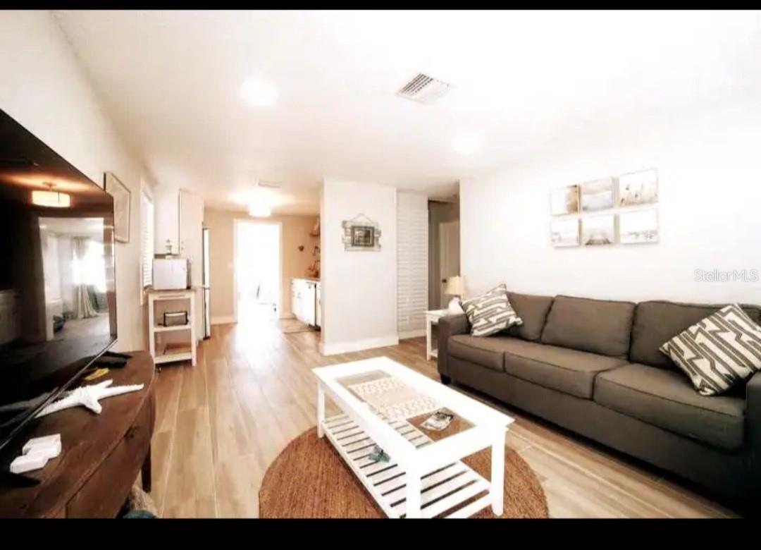 54 RIVER SHORE — photo 2