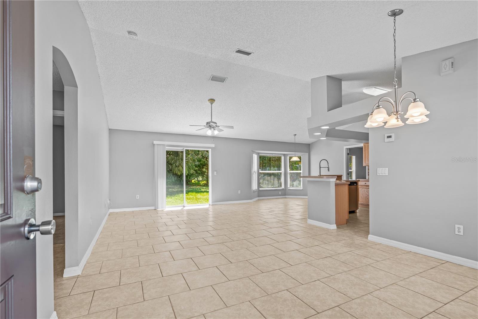 94 BIRD OF PARADISE DR — photo 11