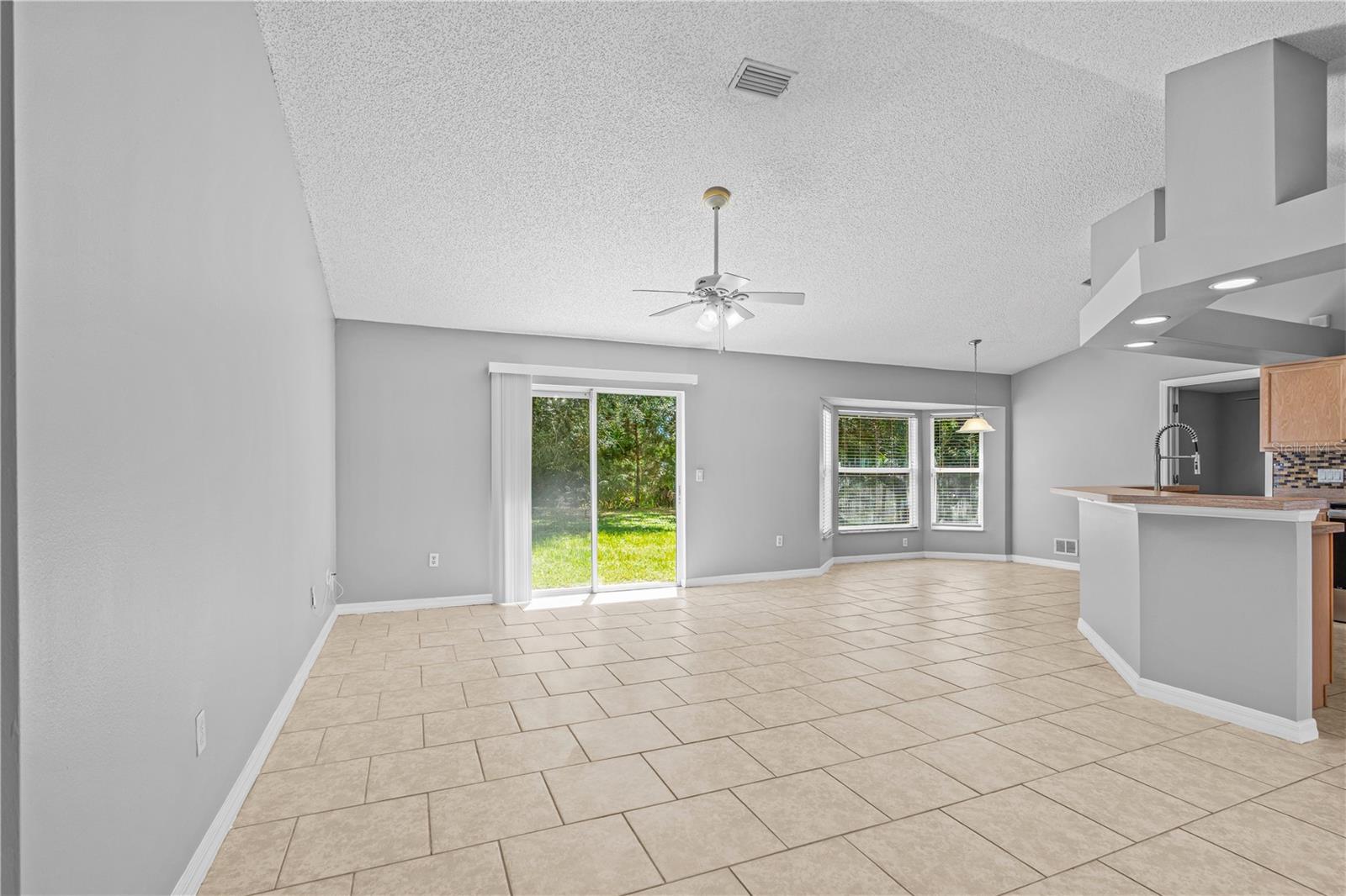 94 BIRD OF PARADISE DR — photo 12