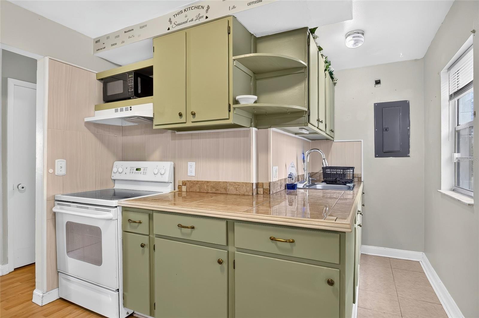 1019 PIONEER DR — photo 3