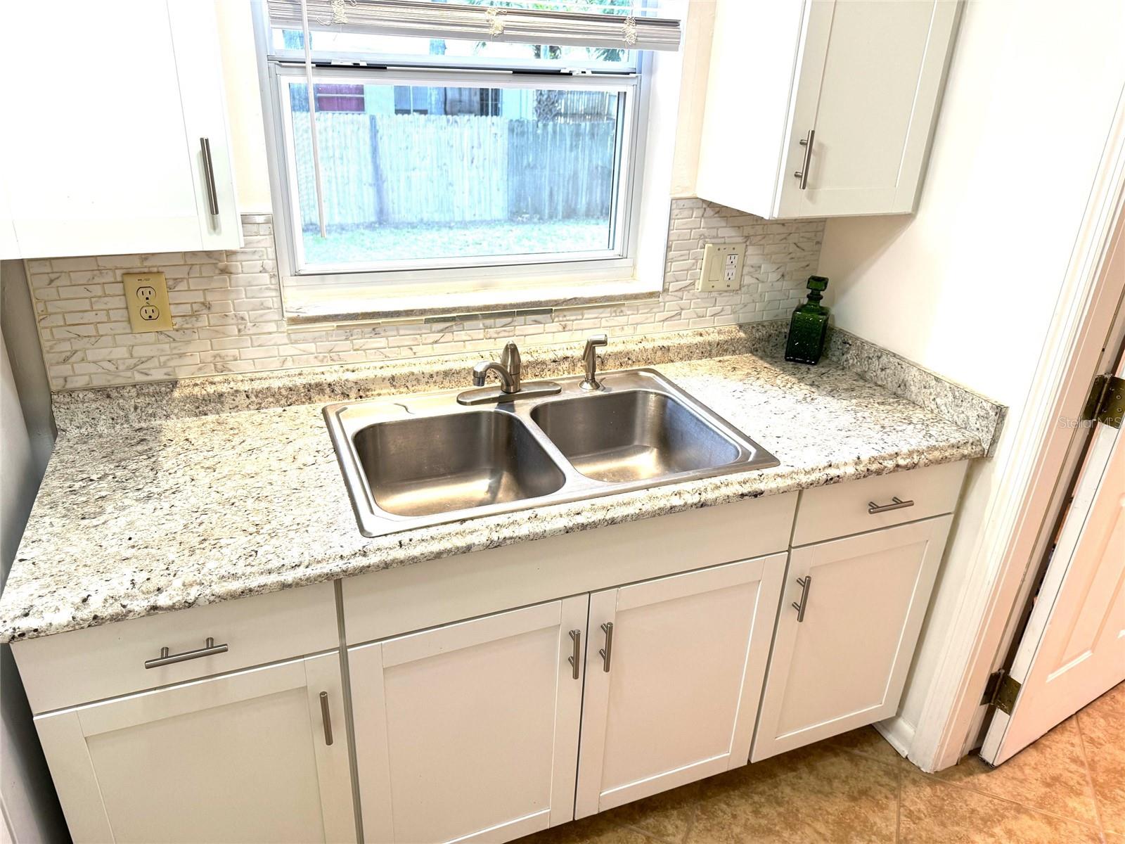 641 MERRIMAC ST — photo 3