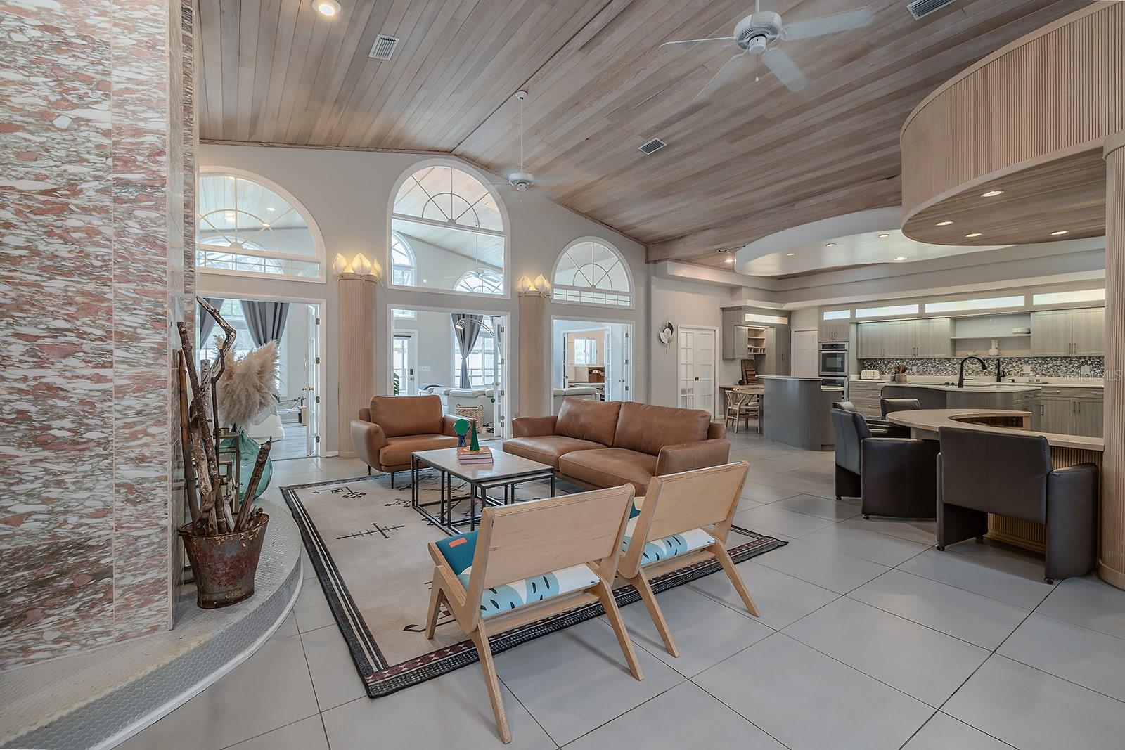 101 N ST ANDREWS DR — photo 3