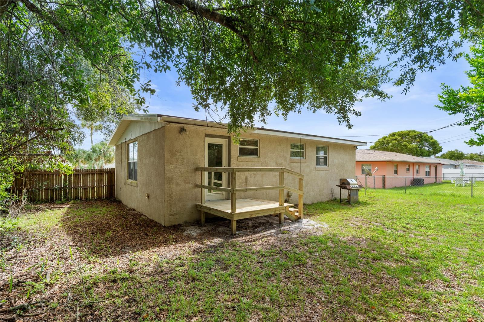 834 DERBYSHIRE RD — photo 9