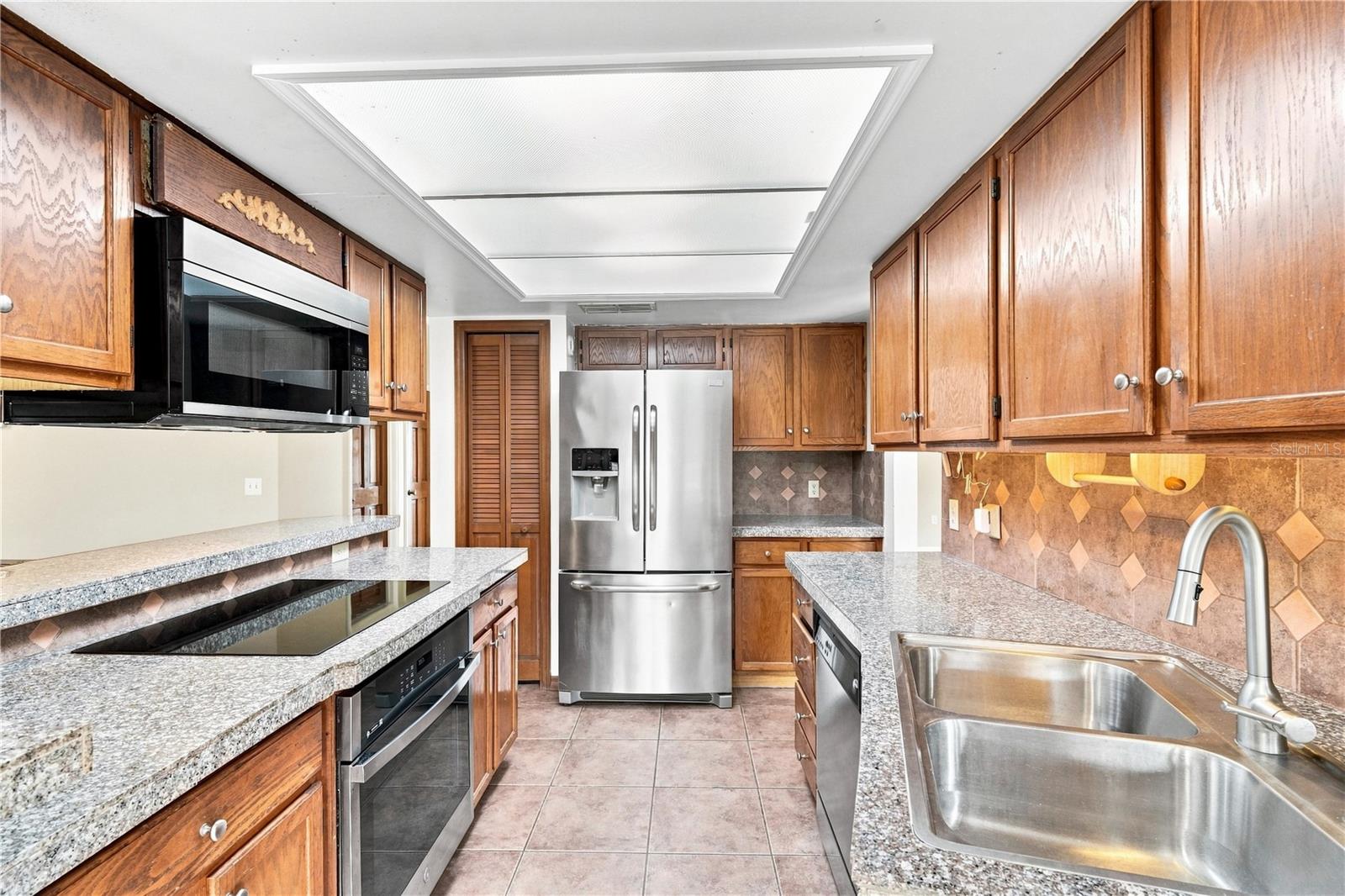 852 ABBOTT AVE — photo 10