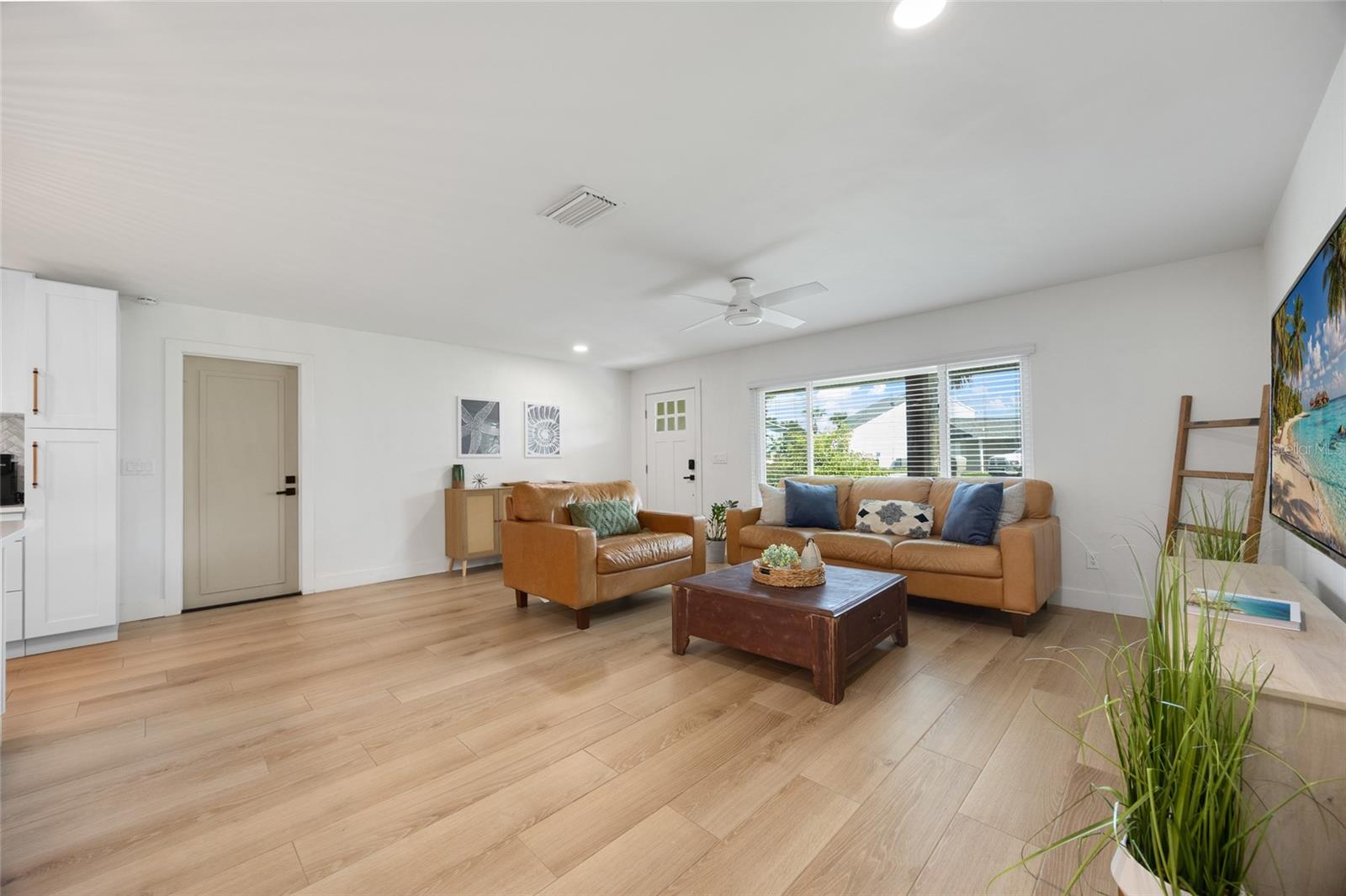 43 CAPISTRANO DR — photo 11