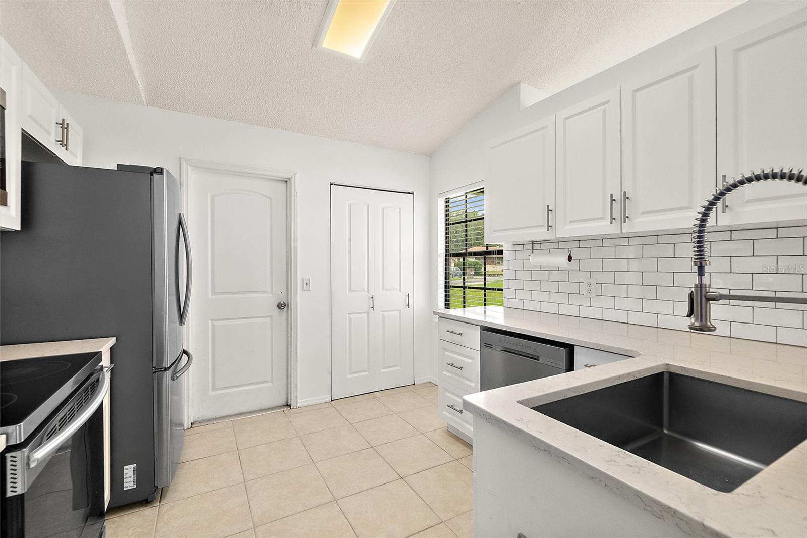 769 COLEMAN AVE — photo 2