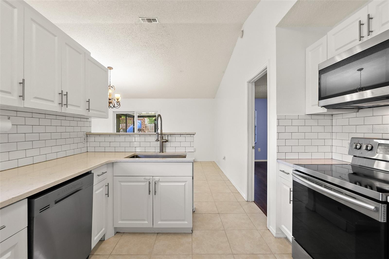769 COLEMAN AVE — photo 3