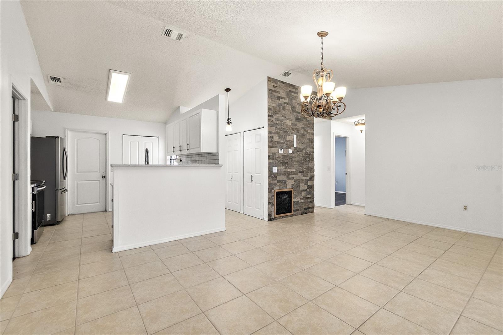 769 COLEMAN AVE — photo 4