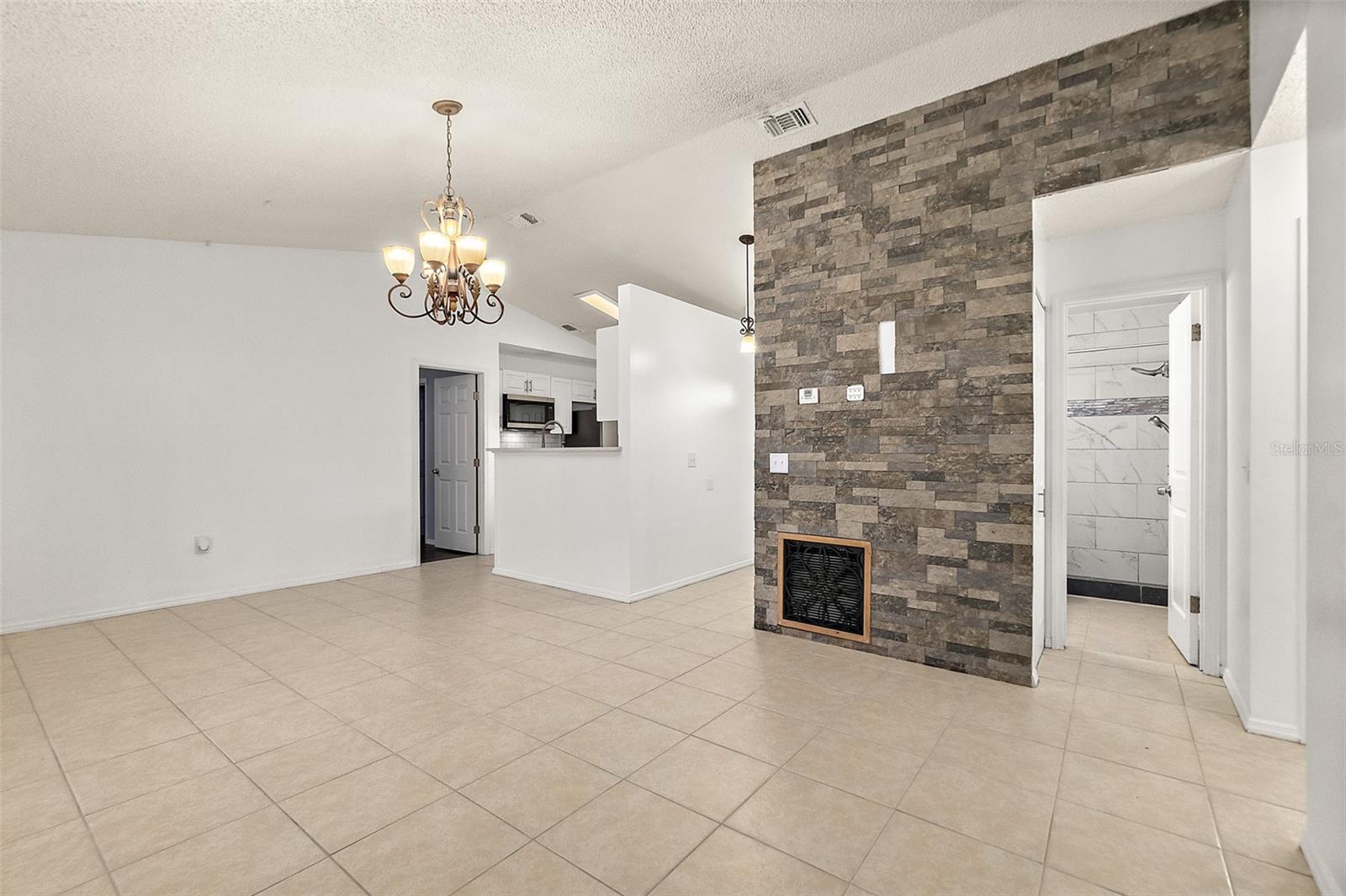 769 COLEMAN AVE — photo 6