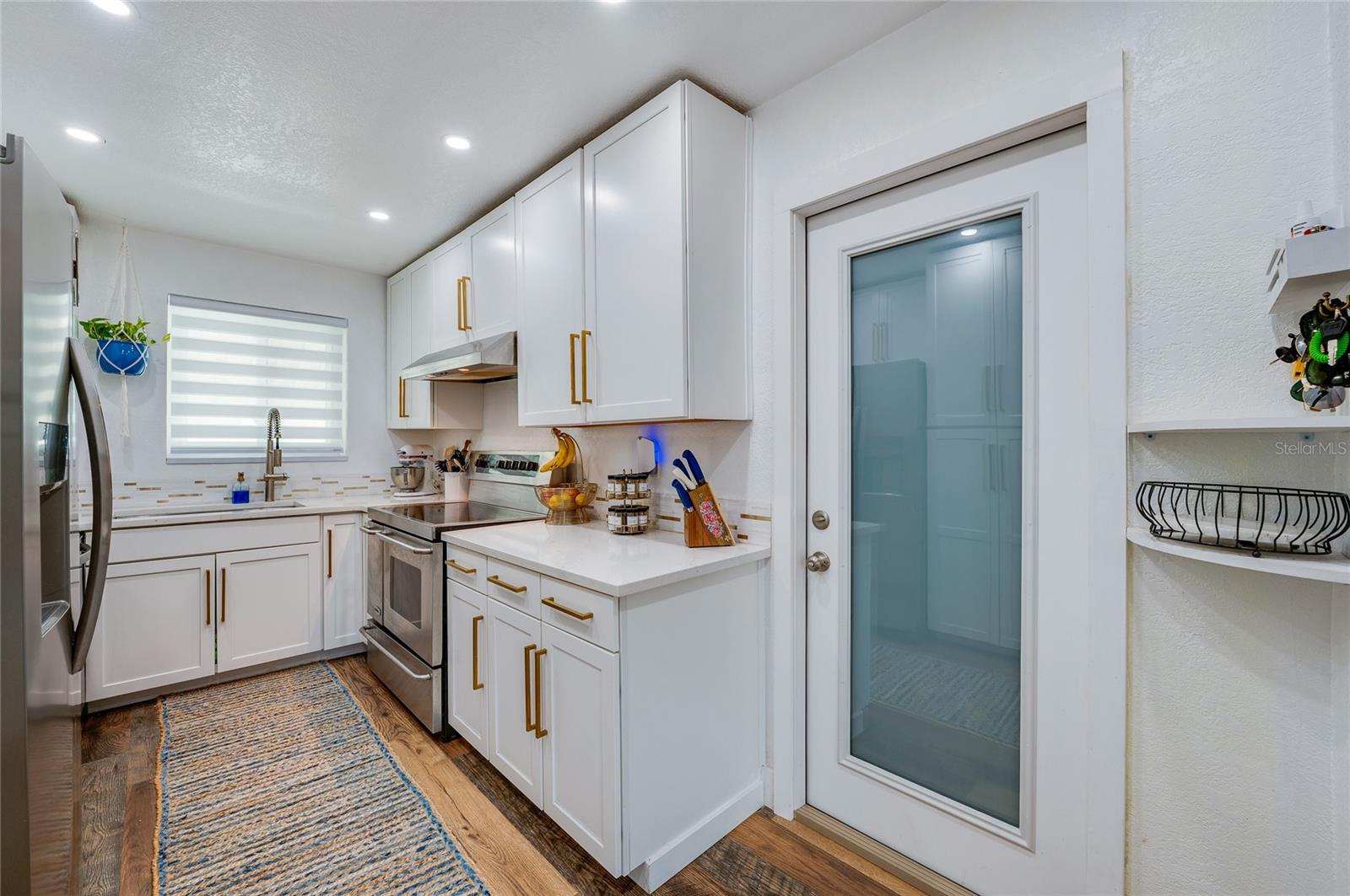 348 WOODLAND AVE — photo 11