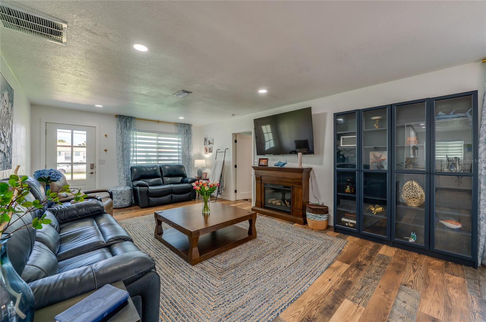 348 WOODLAND AVE — photo 7