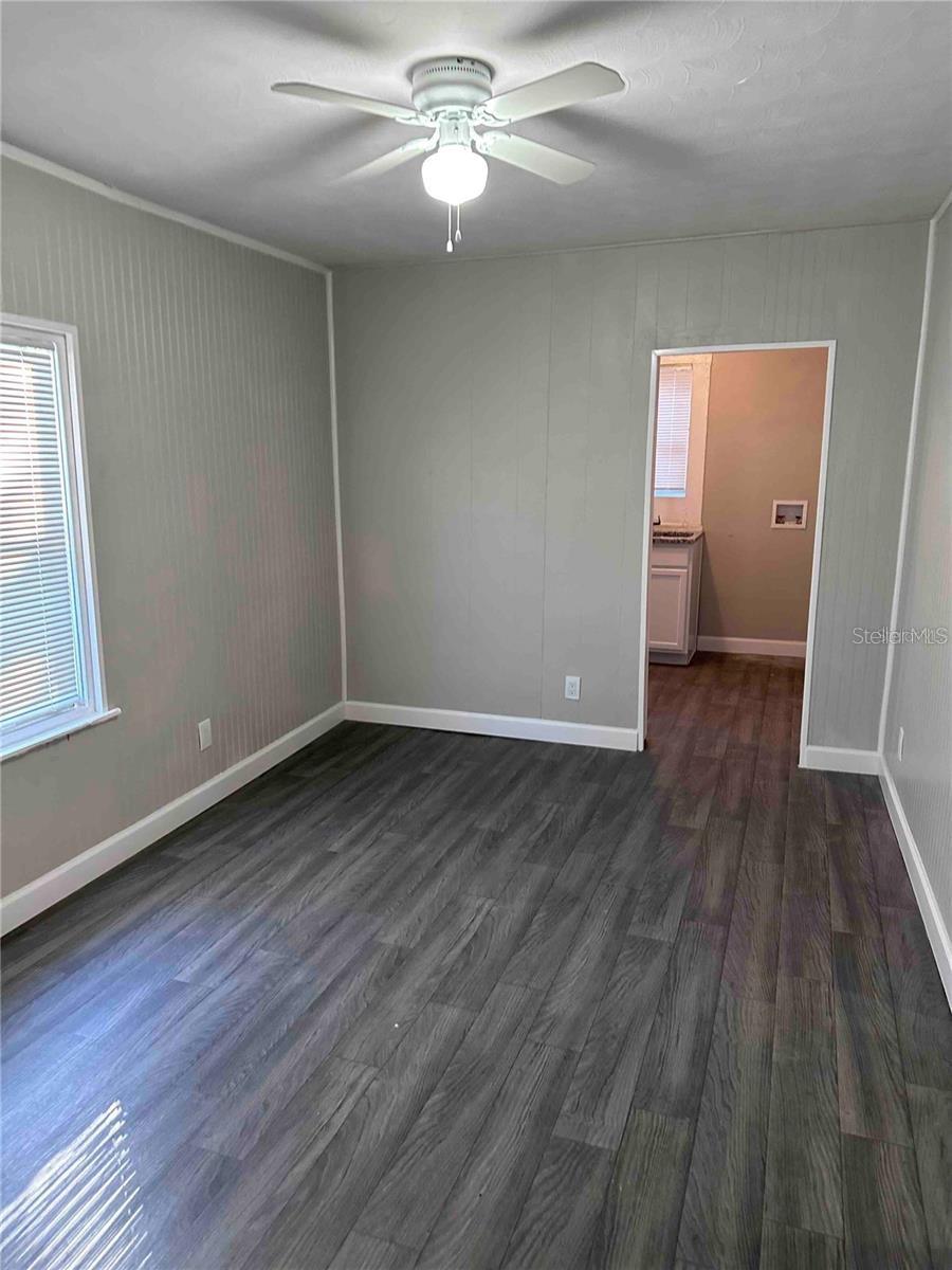 1215 HISTORIC GOLDSBORO BLVD — photo 3