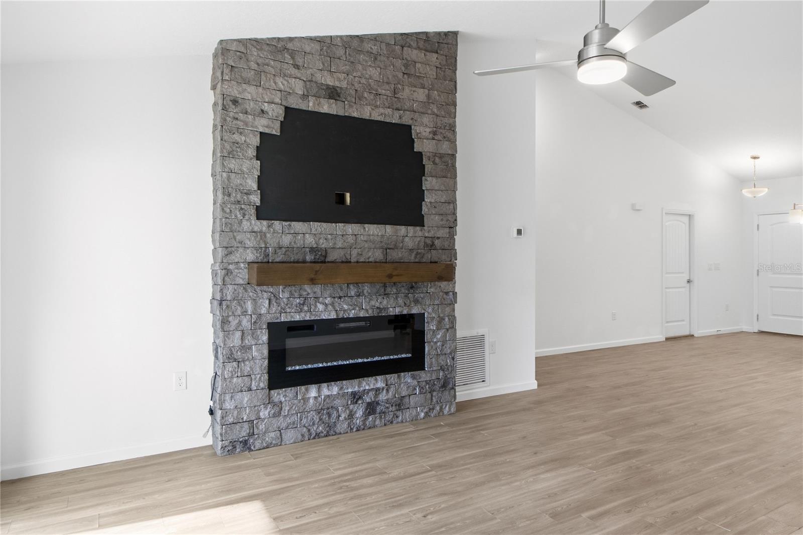42 WOODBORN LN — photo 11