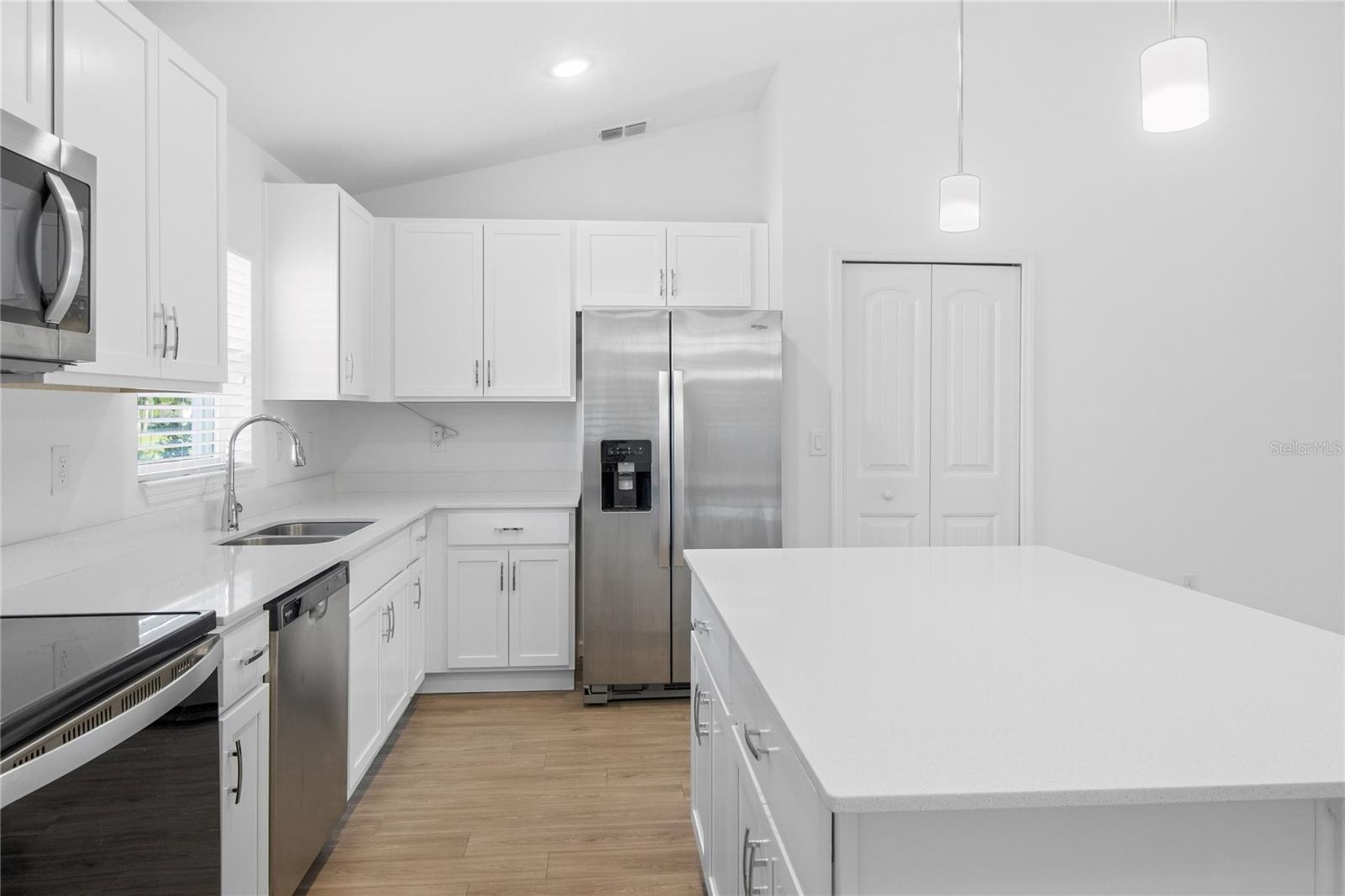 42 WOODBORN LN — photo 6