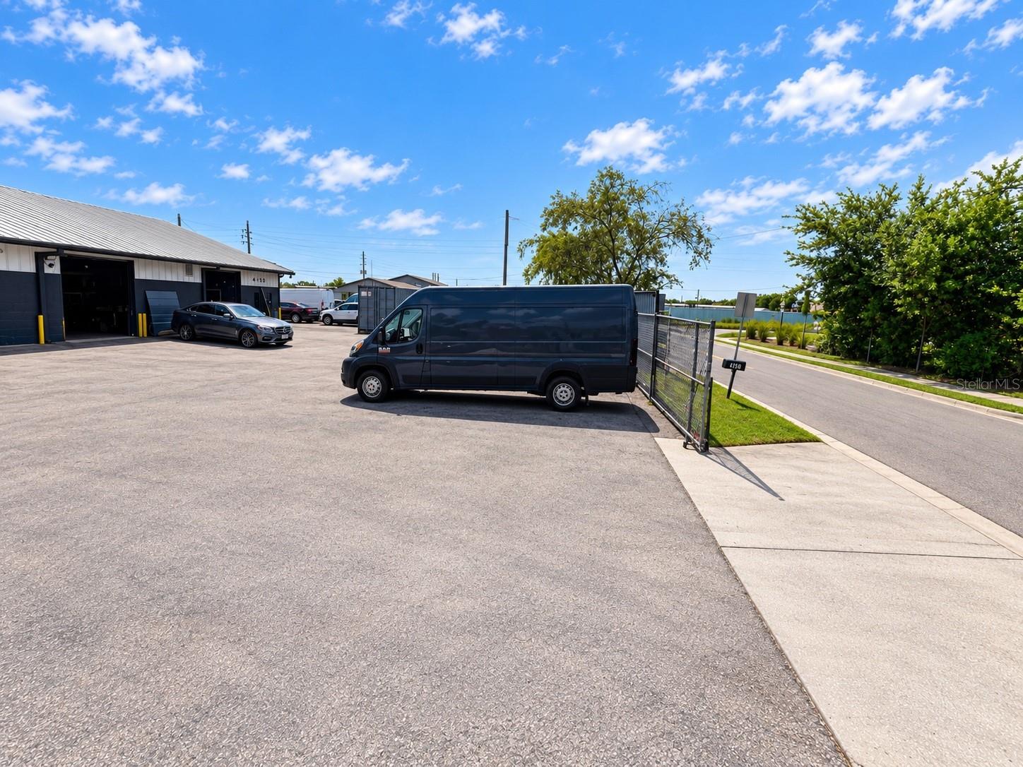 4130 W ROBINSON ST — photo 3