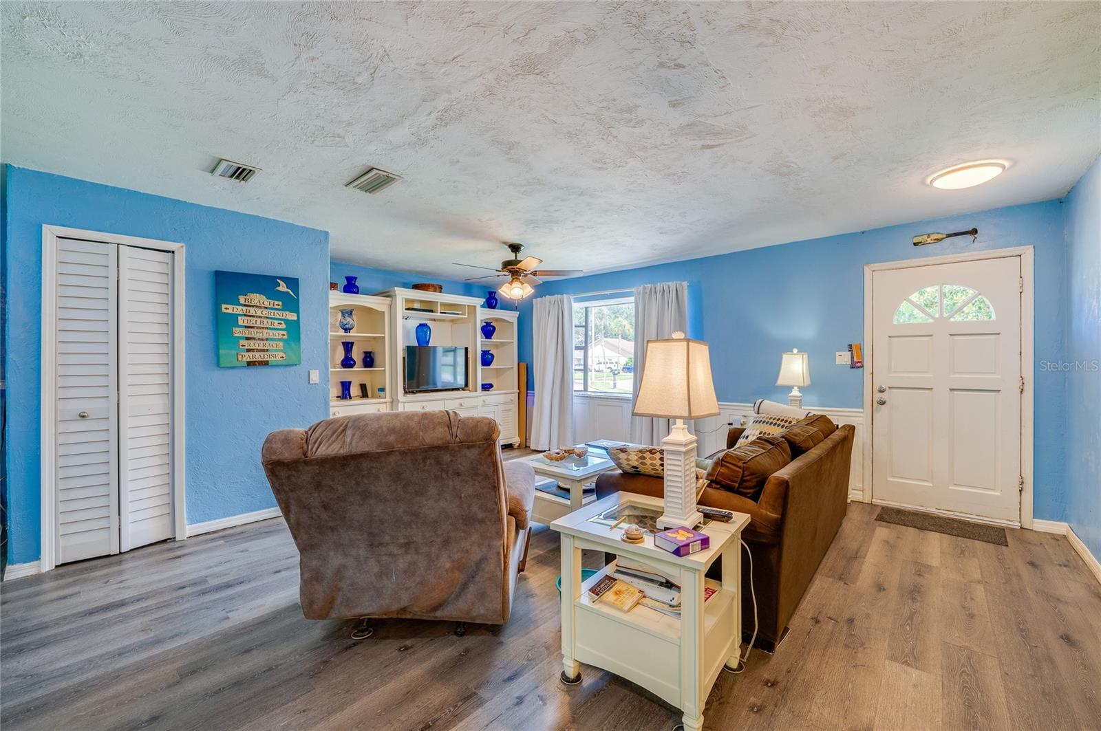 146 WESTWOOD DR — photo 4