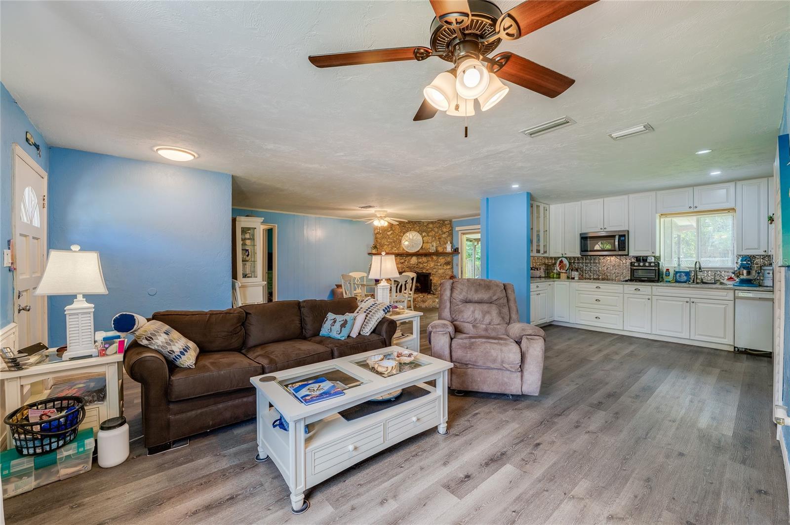 146 WESTWOOD DR — photo 5