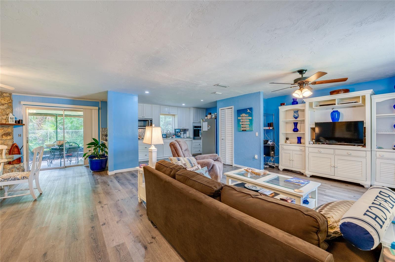 146 WESTWOOD DR — photo 6